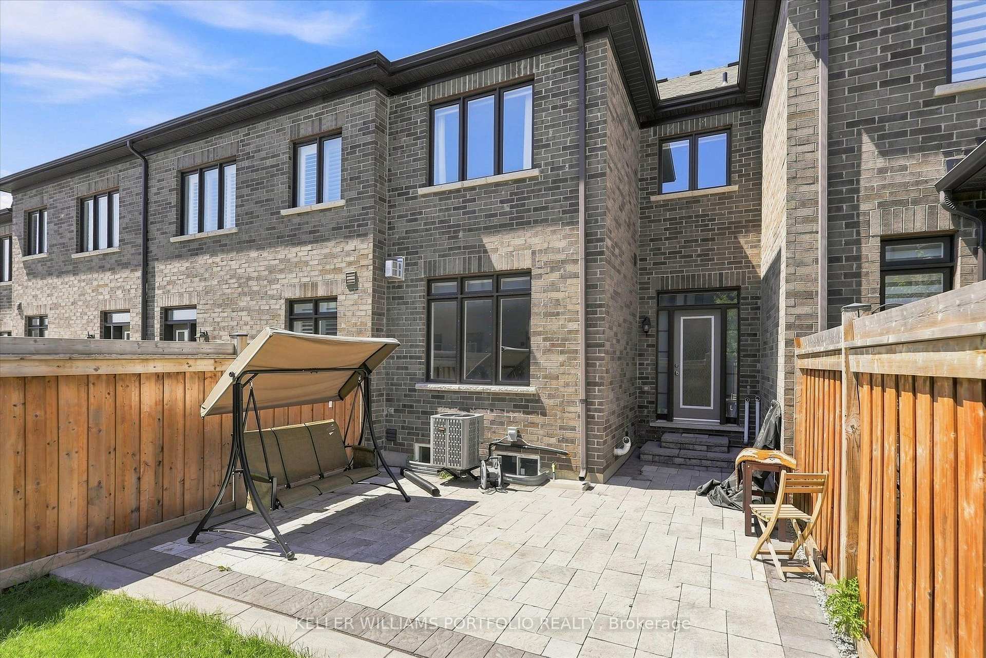 Photo 45 of 9 Viola Street, East Gwillimbury, Sharon — HOMEH
