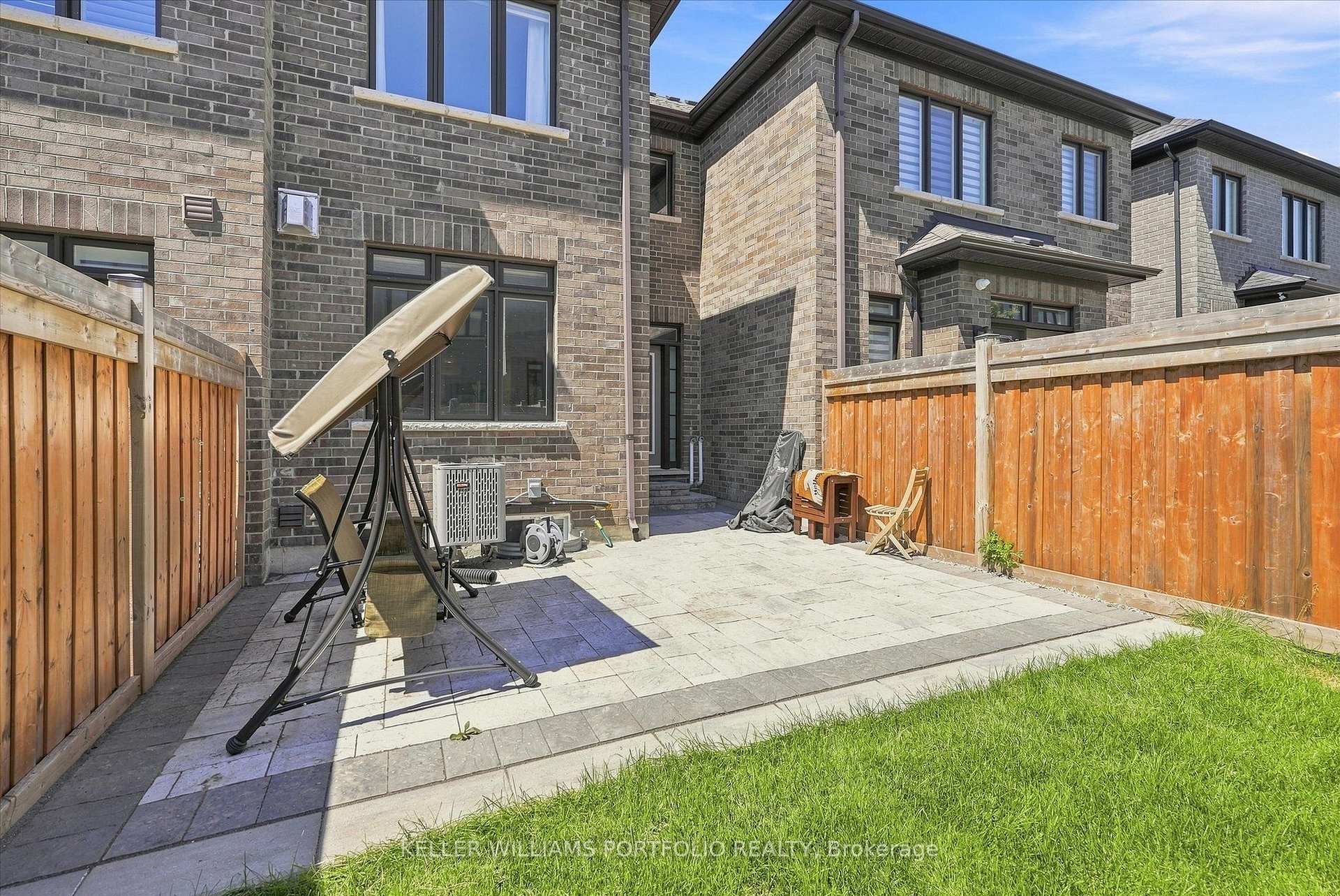 Photo 47 of 9 Viola Street, East Gwillimbury, Sharon — HOMEH