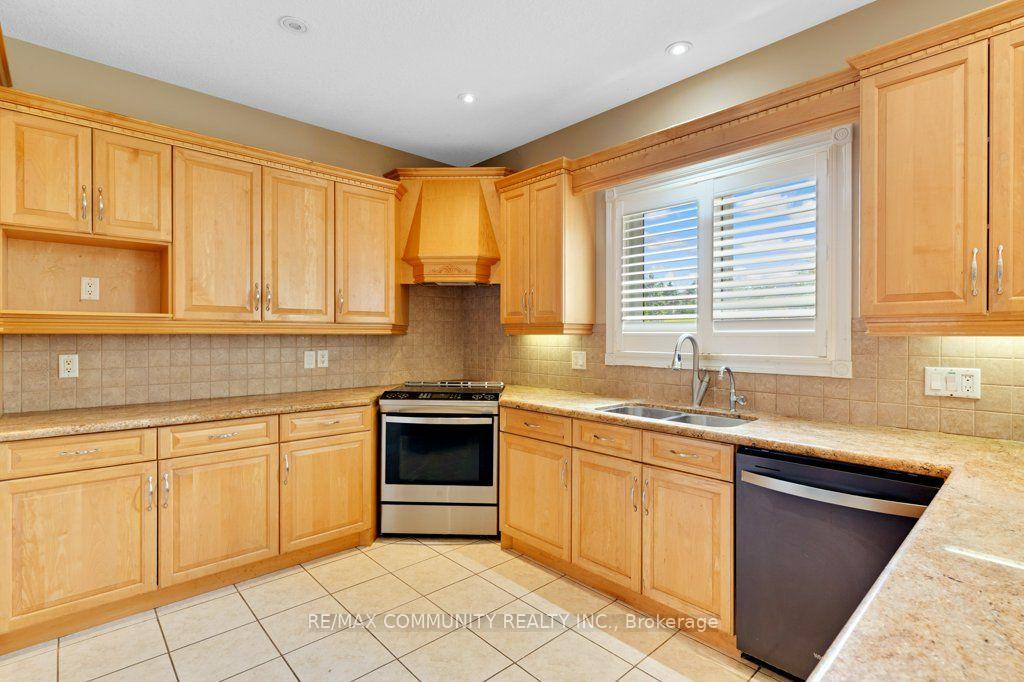Photo 14 of 83 Milne Drive, Waterloo — HOMEH