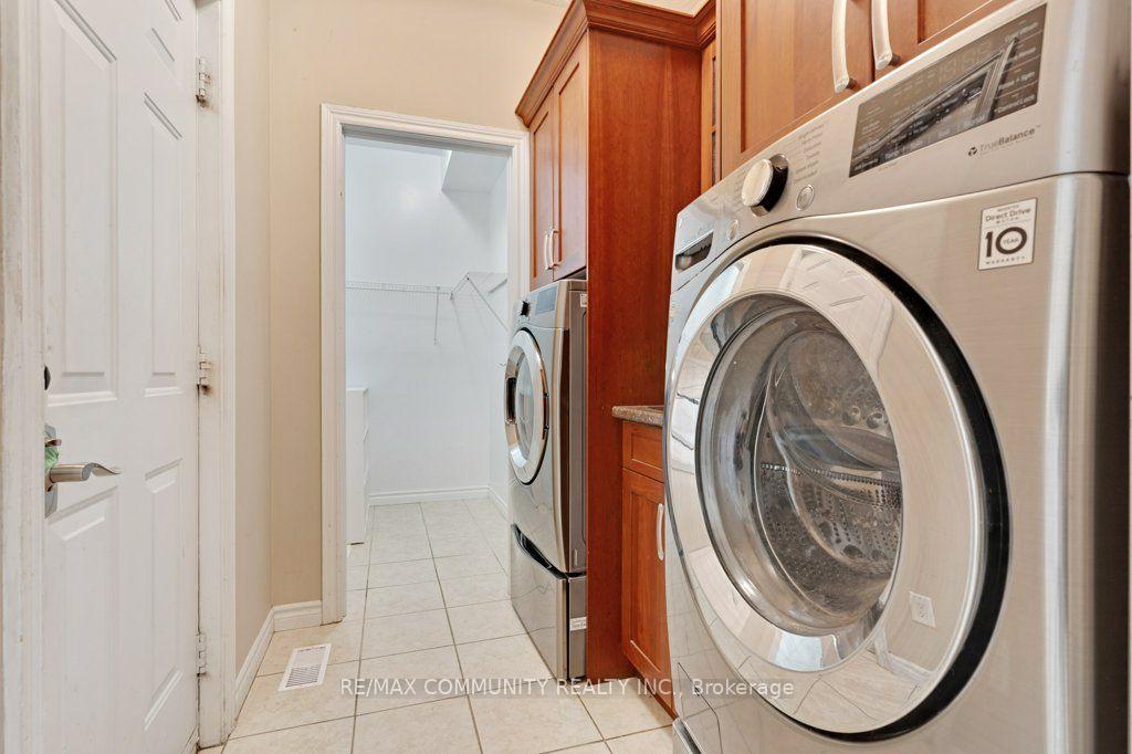 Photo 16 of 83 Milne Drive, Waterloo — HOMEH