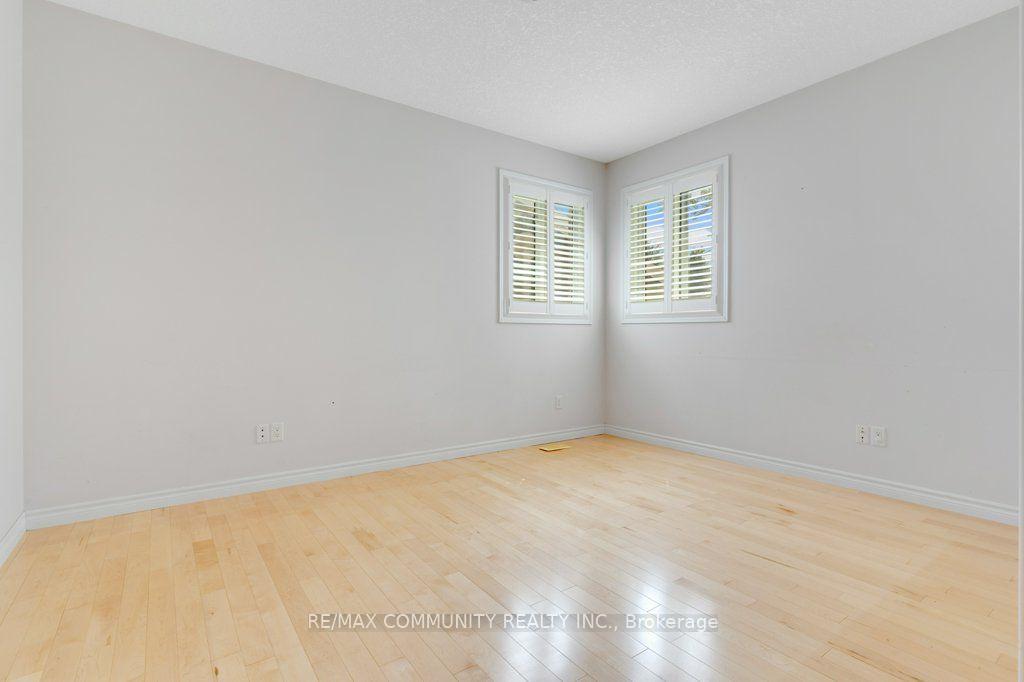 Photo 17 of 83 Milne Drive, Waterloo — HOMEH