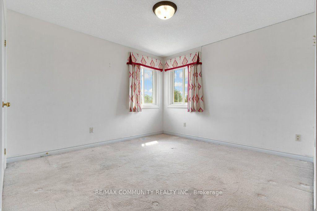 Photo 33 of 83 Milne Drive, Waterloo — HOMEH