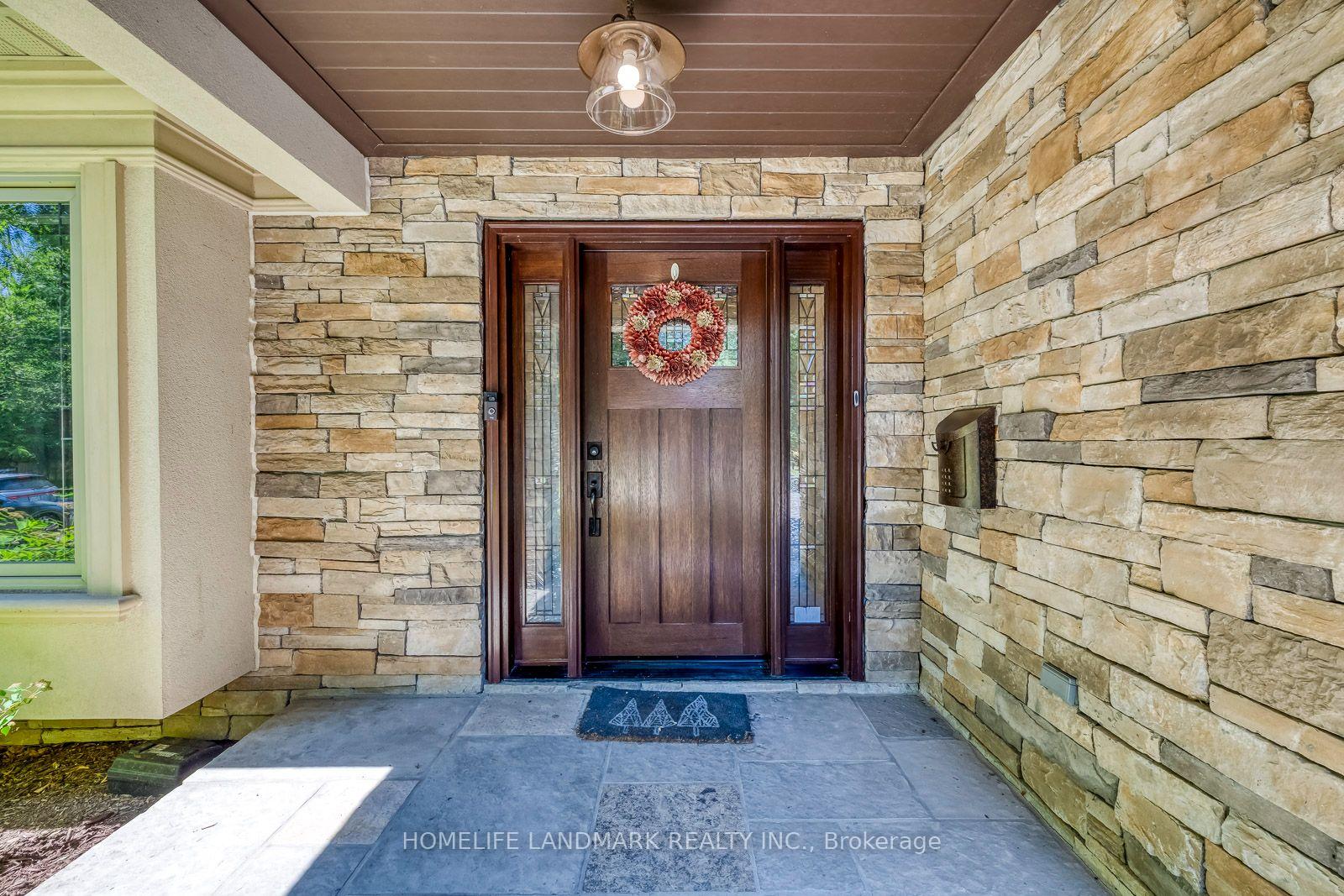 Photo 2 of 2333 Bennington Gate, Oakville, Ford — HOMEH