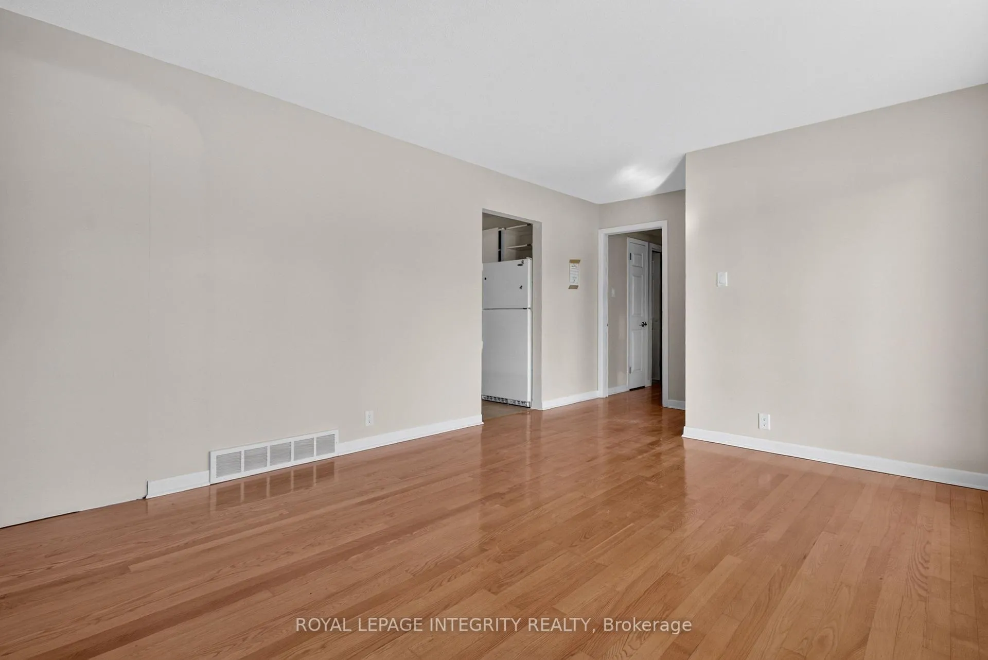 Photo 6 of 4 Marsden Street, Ottawa, Crystal Beach — HOMEH
