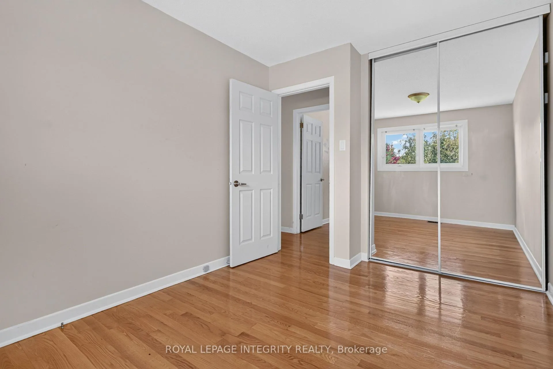 Photo 8 of 4 Marsden Street, Ottawa, Crystal Beach — HOMEH