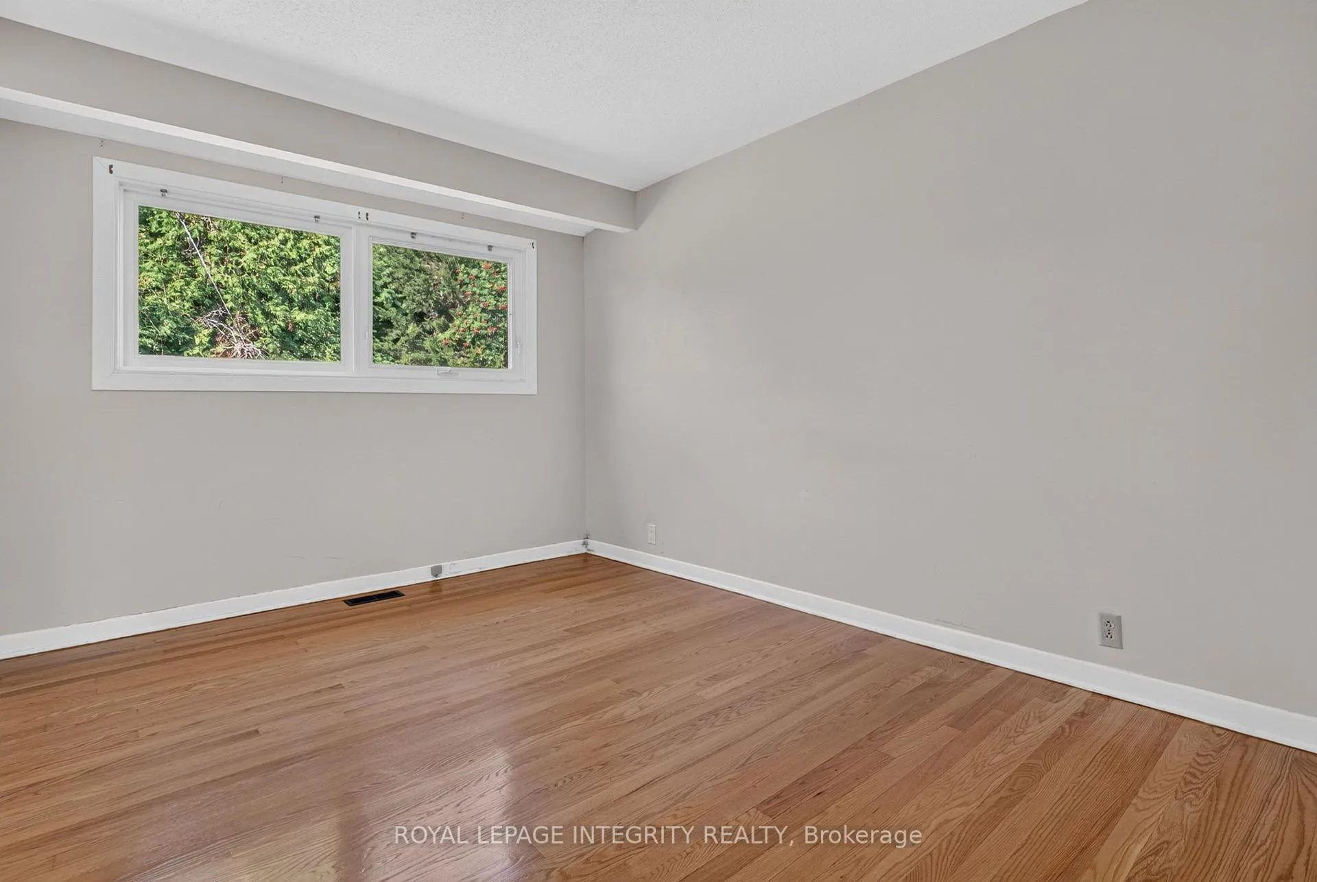 Photo 9 of 4 Marsden Street, Ottawa, Crystal Beach — HOMEH