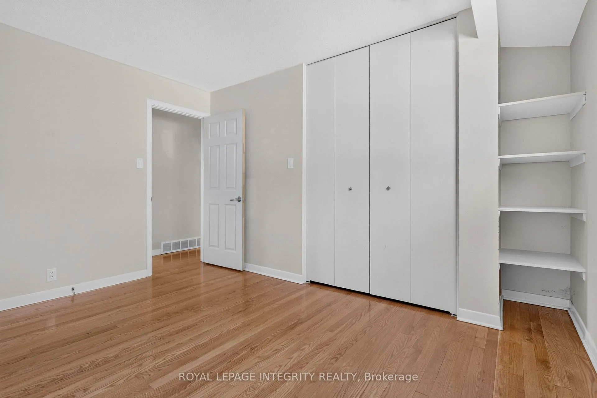 Photo 10 of 4 Marsden Street, Ottawa, Crystal Beach — HOMEH