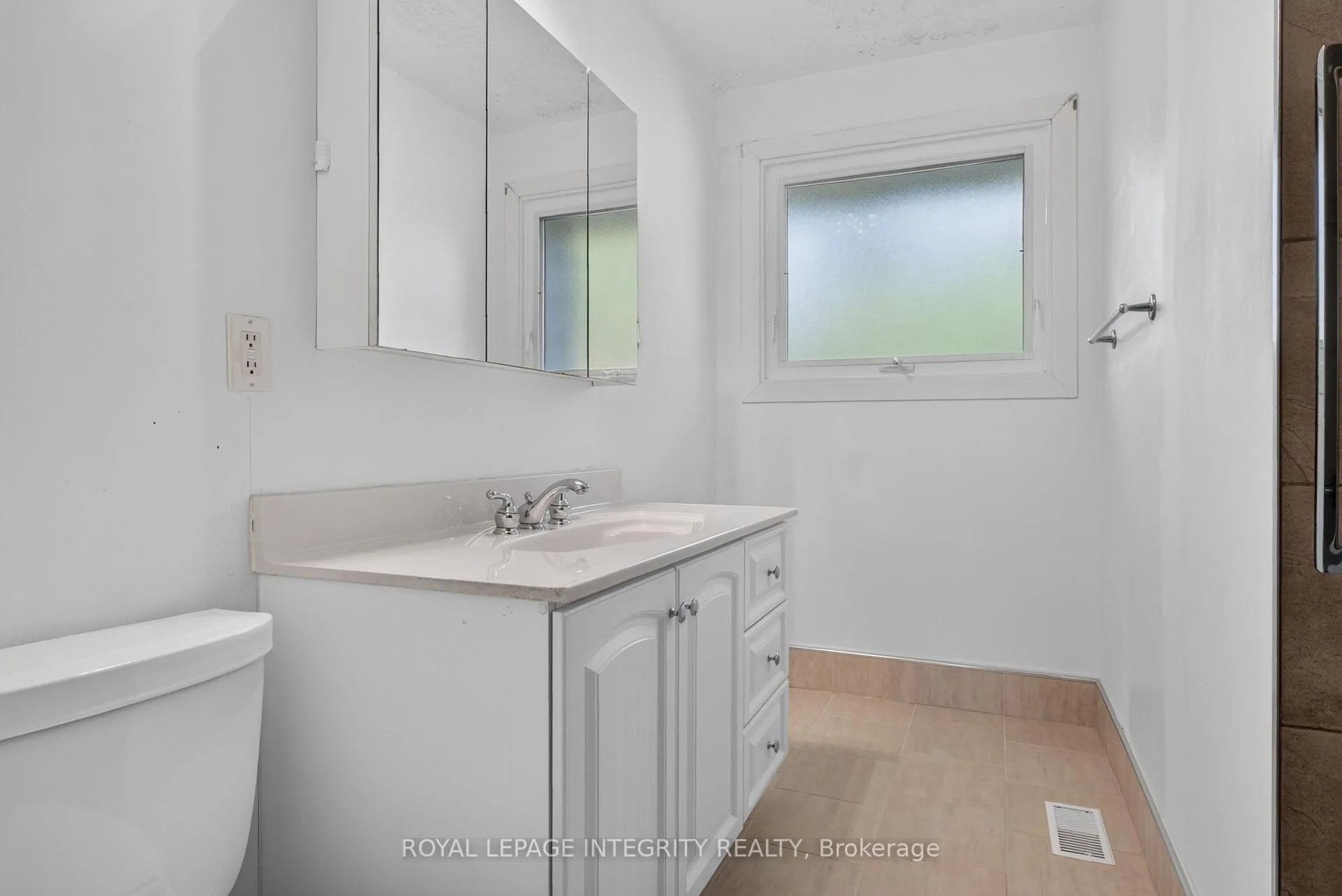 Photo 11 of 4 Marsden Street, Ottawa, Crystal Beach — HOMEH