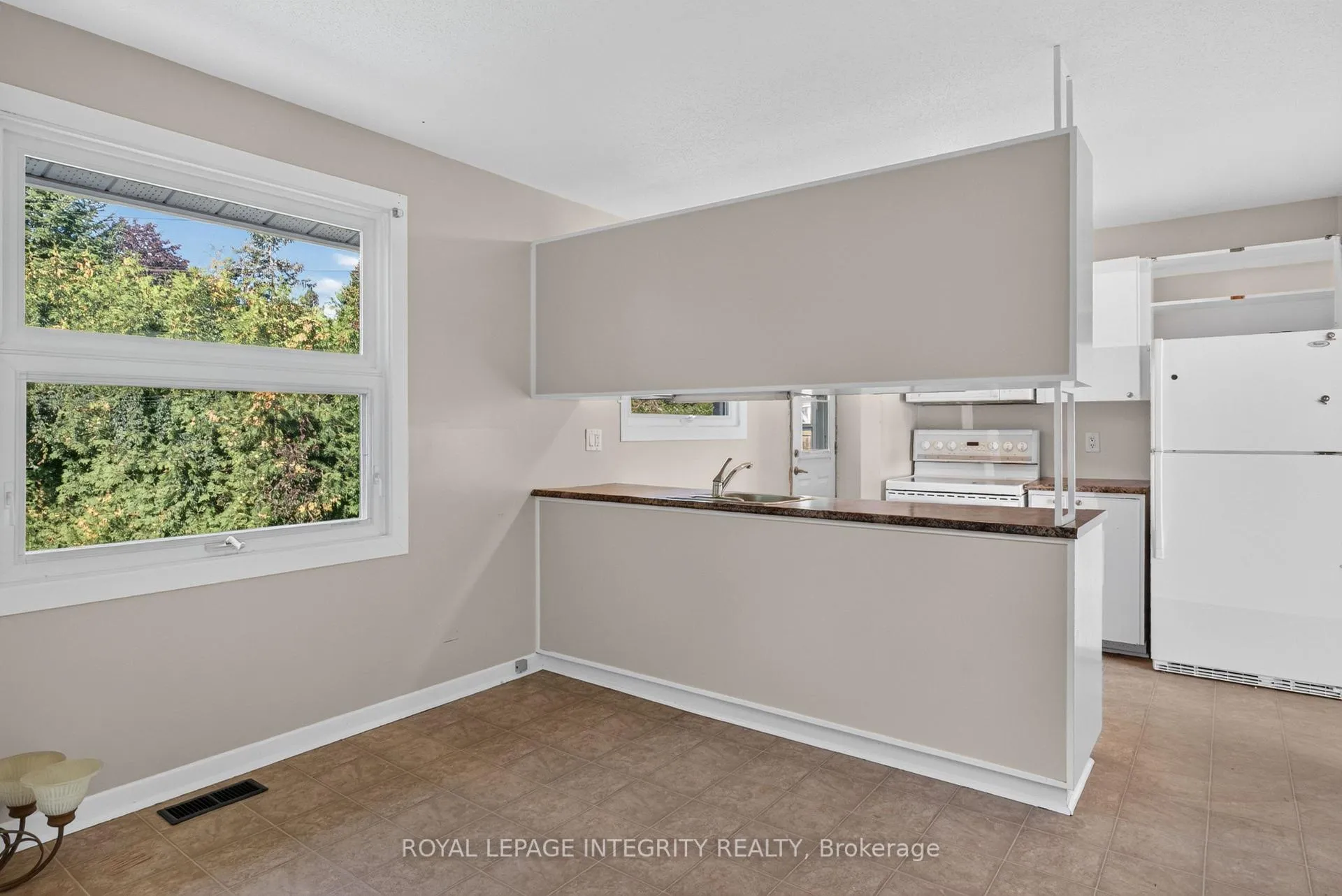 Photo 12 of 4 Marsden Street, Ottawa, Crystal Beach — HOMEH