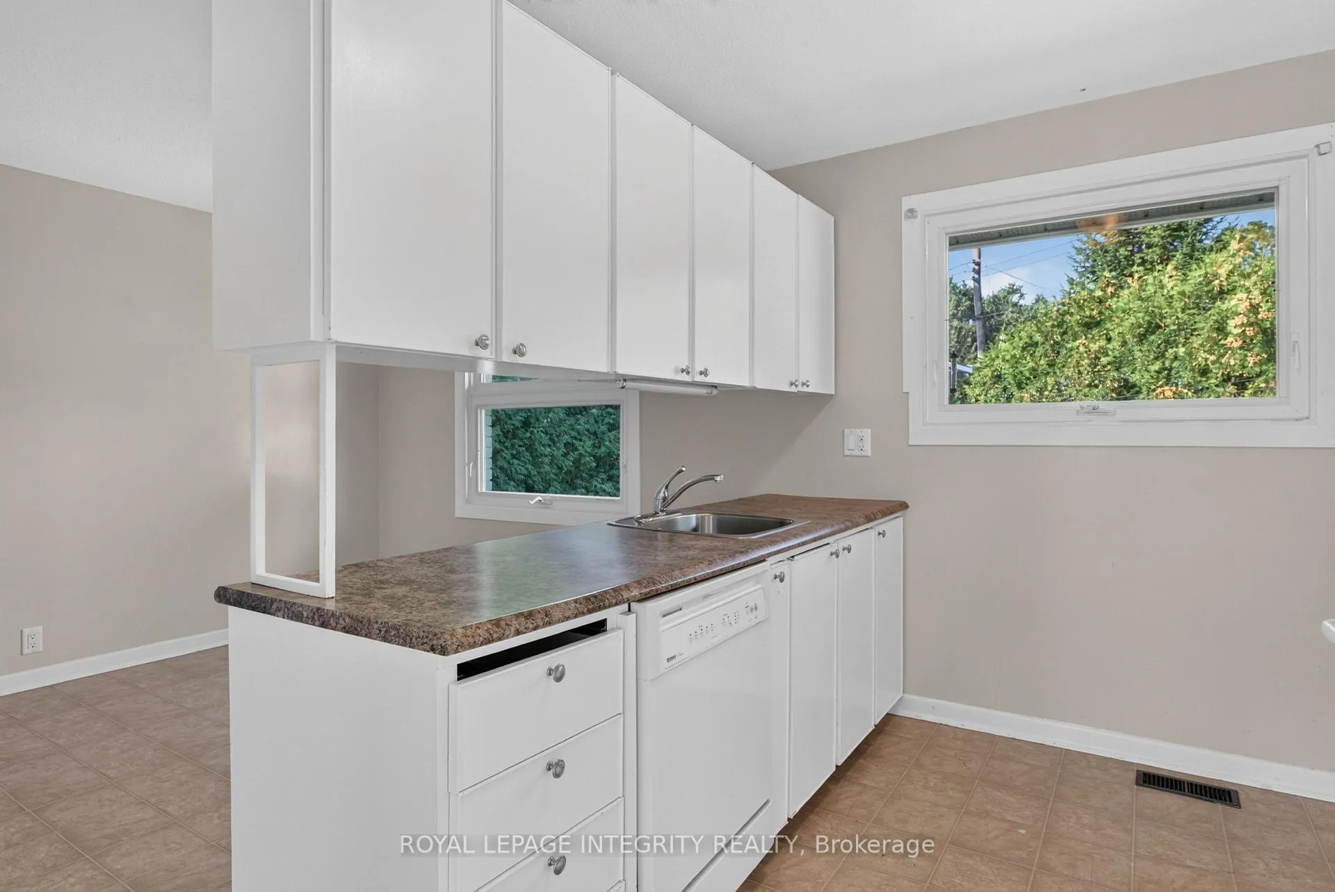 Photo 13 of 4 Marsden Street, Ottawa, Crystal Beach — HOMEH