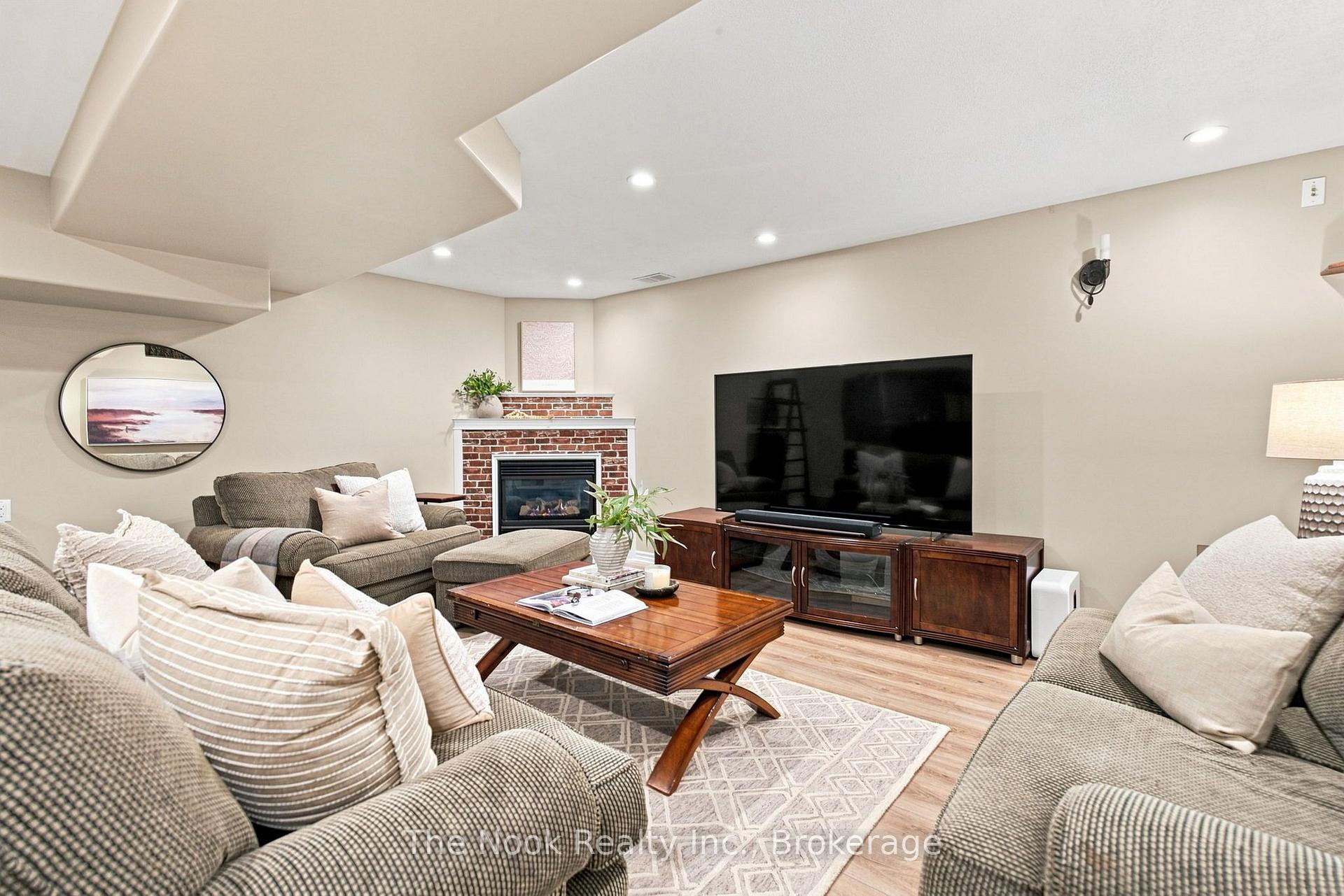 Photo 35 of 412 Meadow Street, Oshawa, Kedron — HOMEH