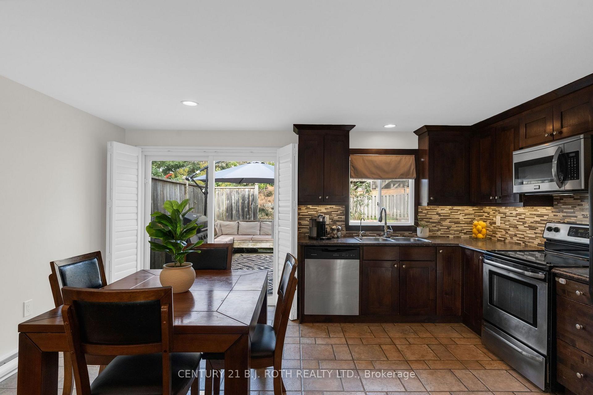 Photo 12 of 76 Fox Run, Barrie, Letitia Heights — HOMEH