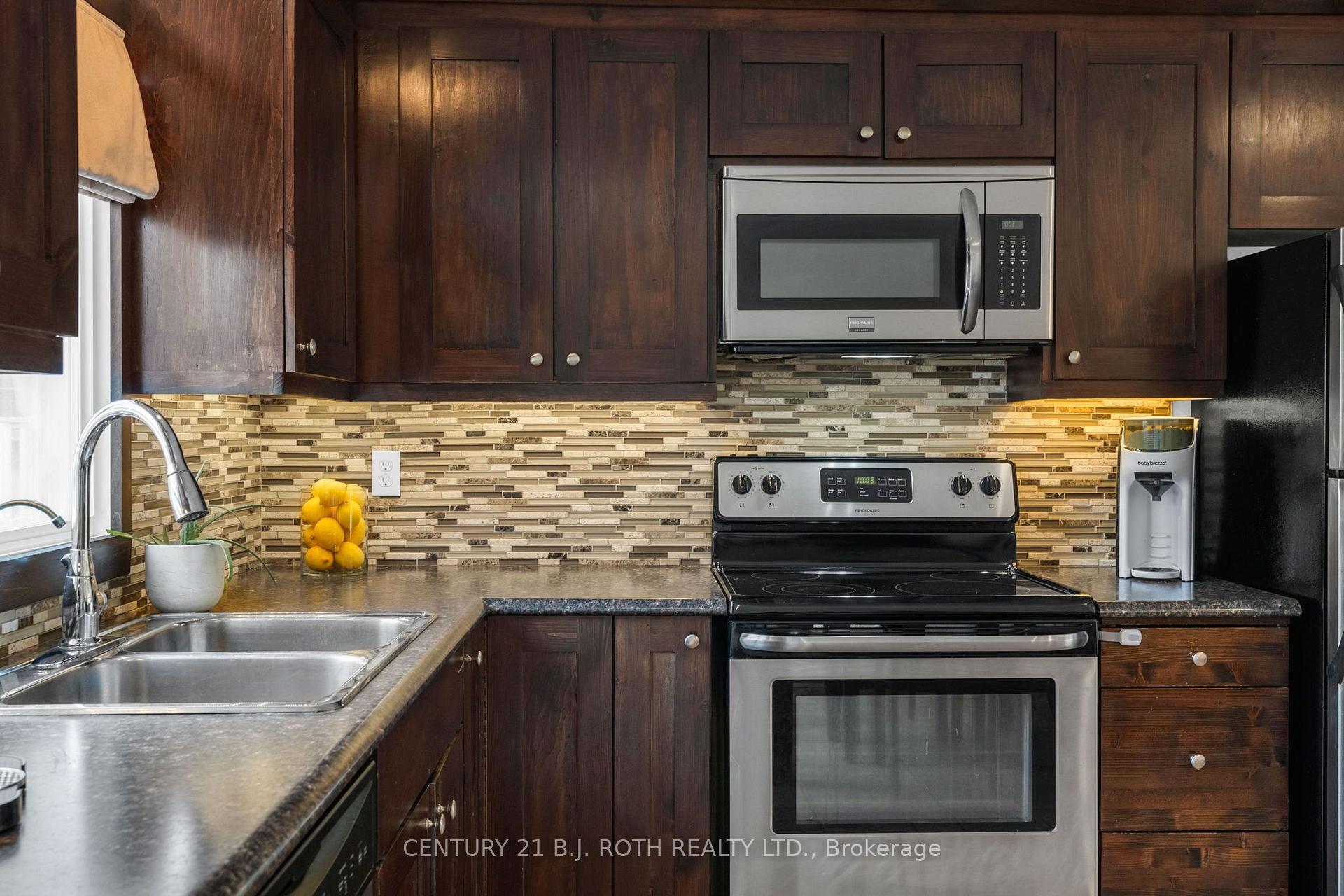 Photo 18 of 76 Fox Run, Barrie, Letitia Heights — HOMEH