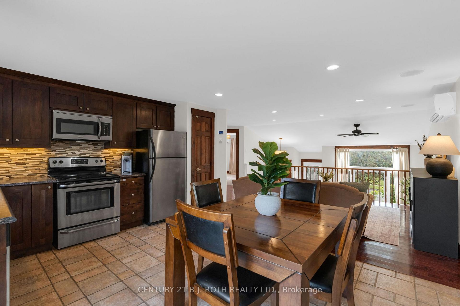 Photo 20 of 76 Fox Run, Barrie, Letitia Heights — HOMEH