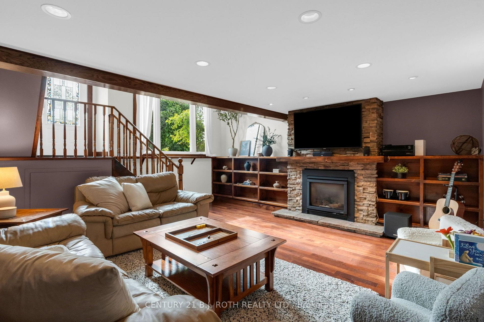 Photo 42 of 76 Fox Run, Barrie, Letitia Heights — HOMEH