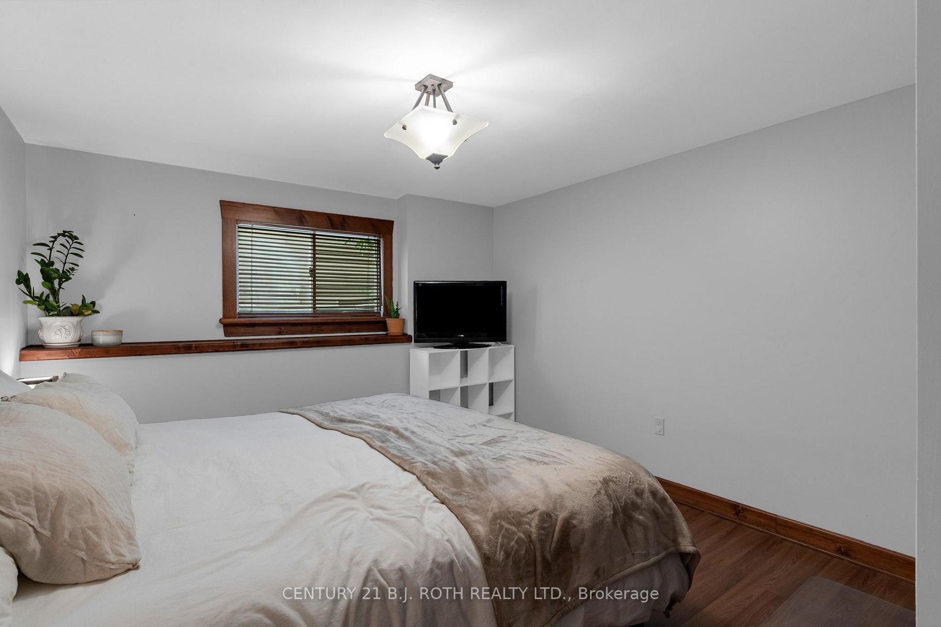 Photo 44 of 76 Fox Run, Barrie, Letitia Heights — HOMEH