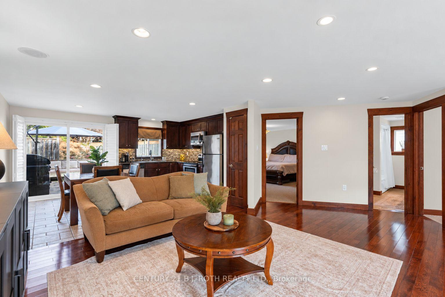 Photo 11 of 76 Fox Run, Barrie, Letitia Heights — HOMEH