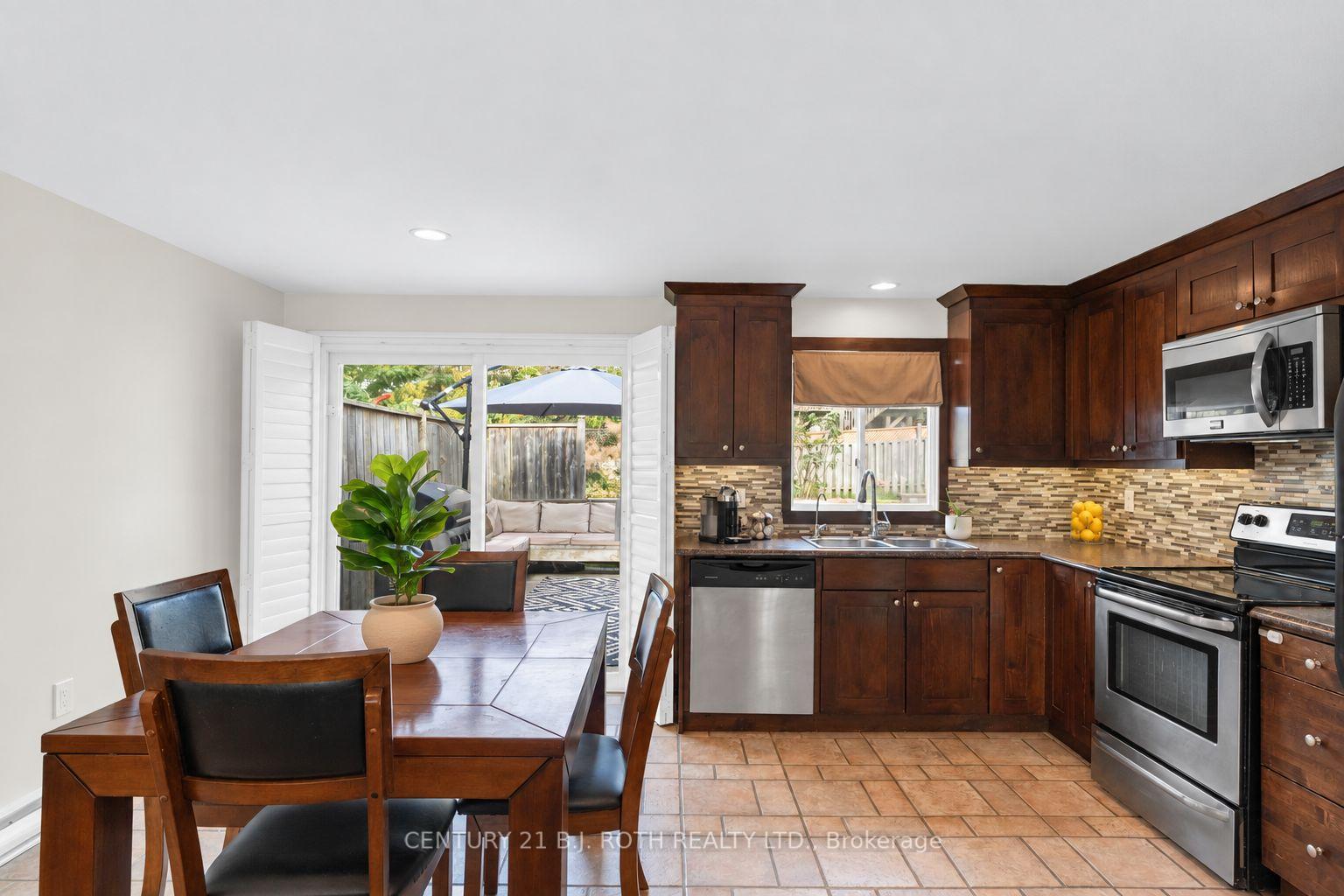 Photo 13 of 76 Fox Run, Barrie, Letitia Heights — HOMEH