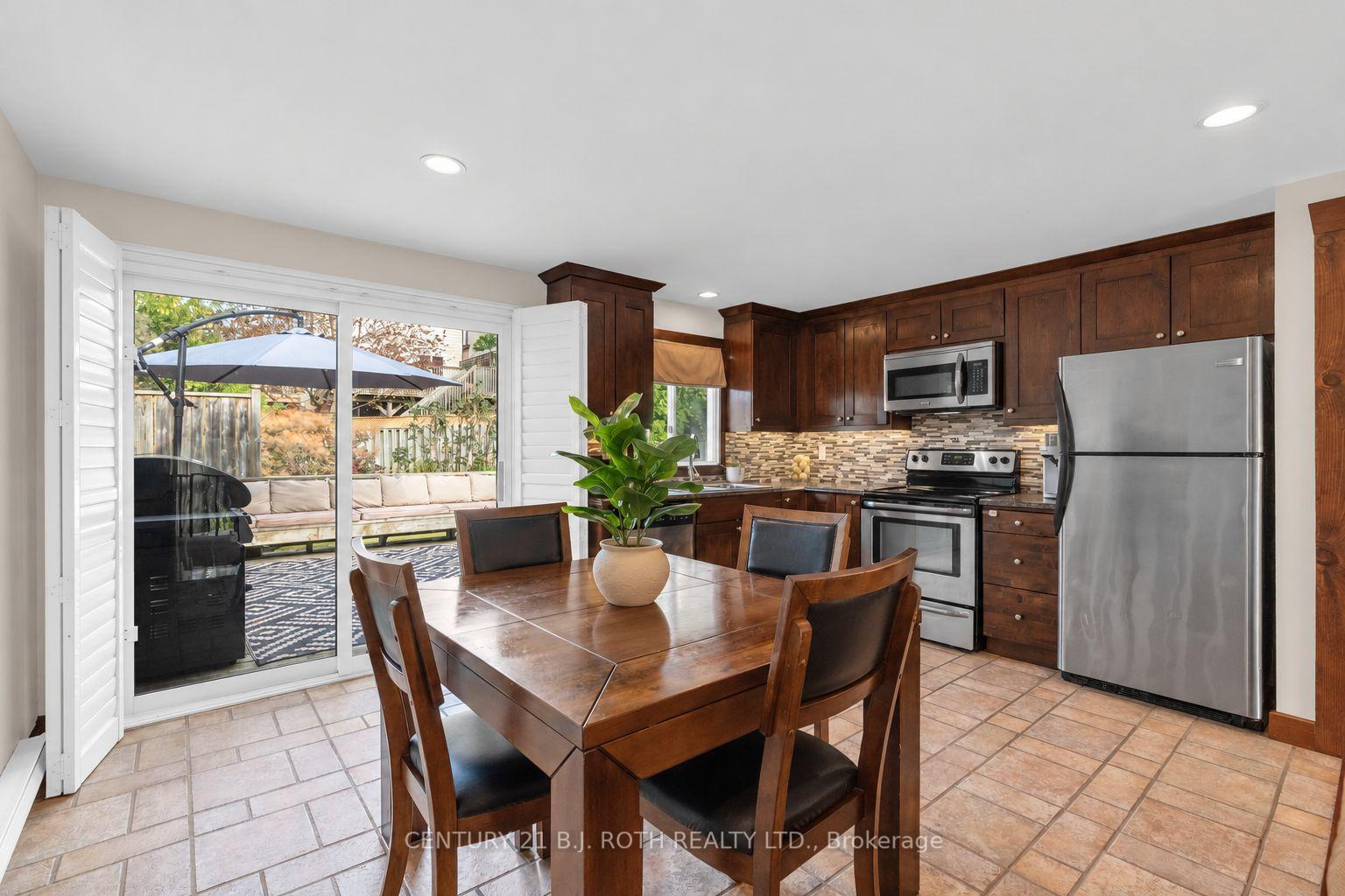 Photo 17 of 76 Fox Run, Barrie, Letitia Heights — HOMEH