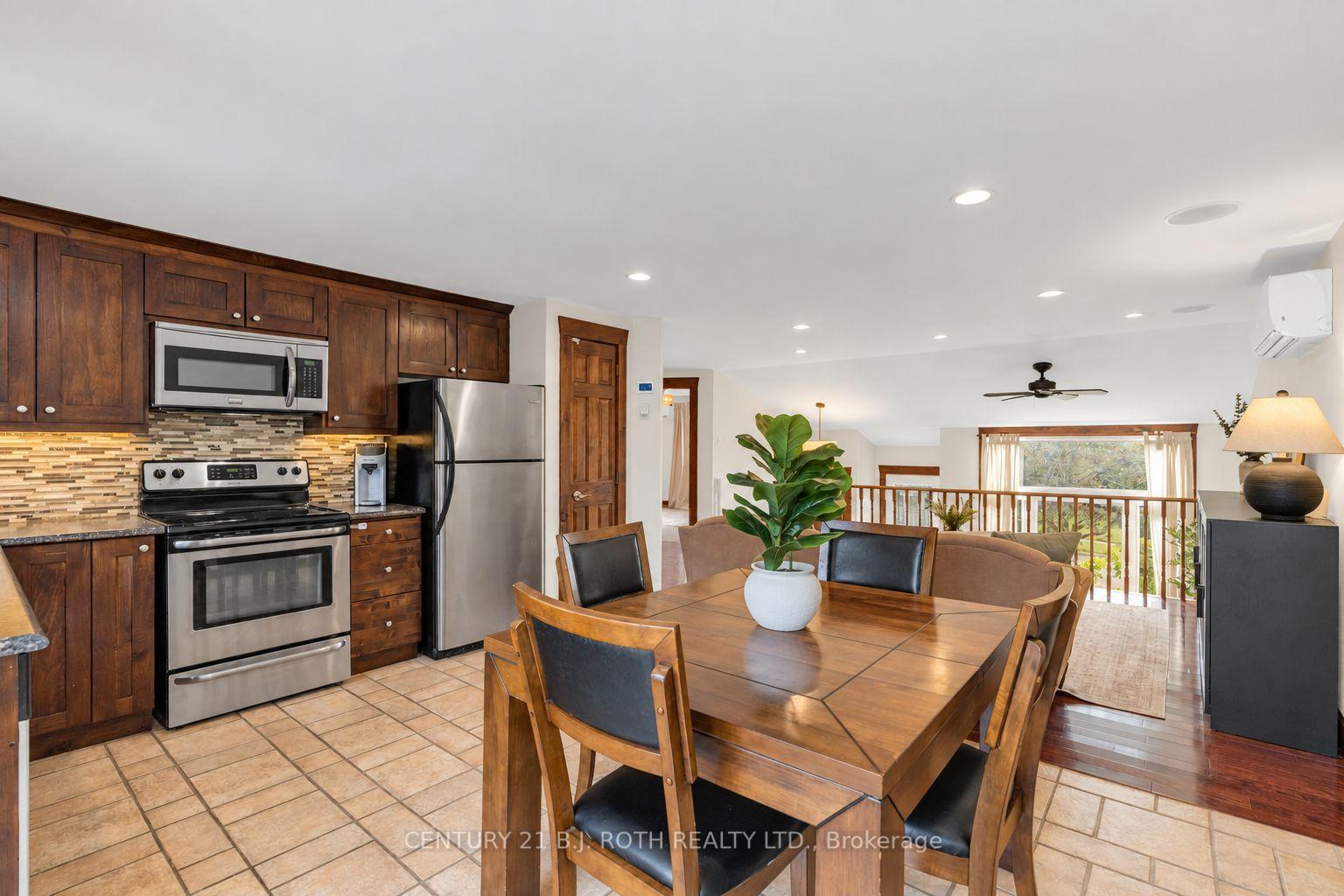 Photo 21 of 76 Fox Run, Barrie, Letitia Heights — HOMEH