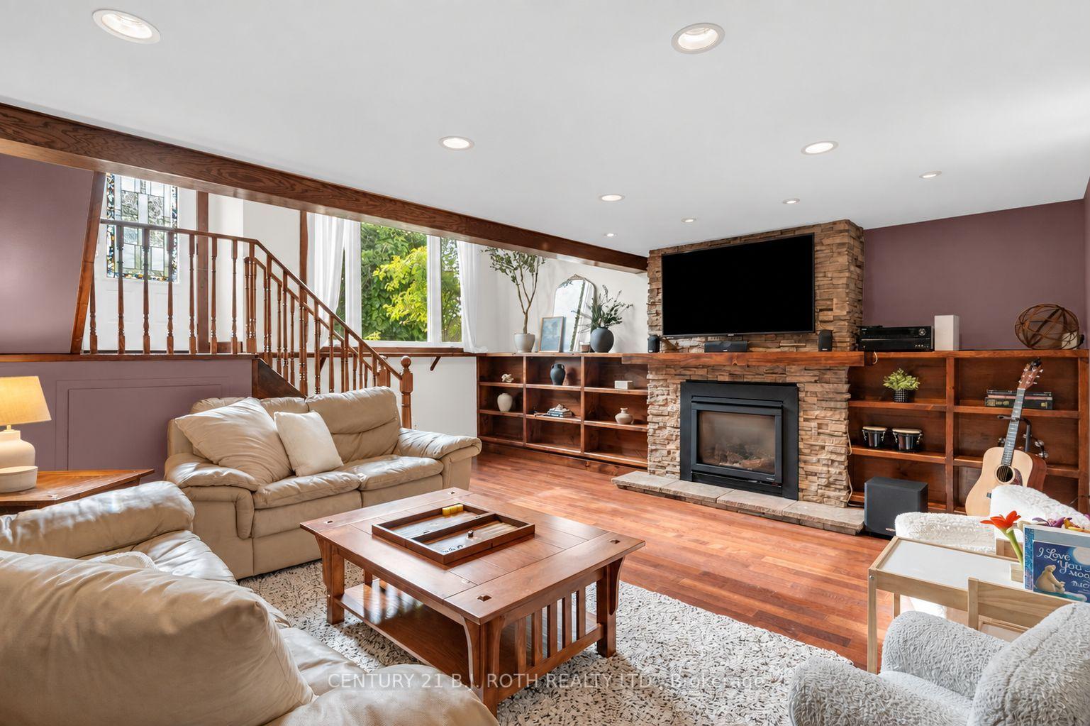 Photo 43 of 76 Fox Run, Barrie, Letitia Heights — HOMEH