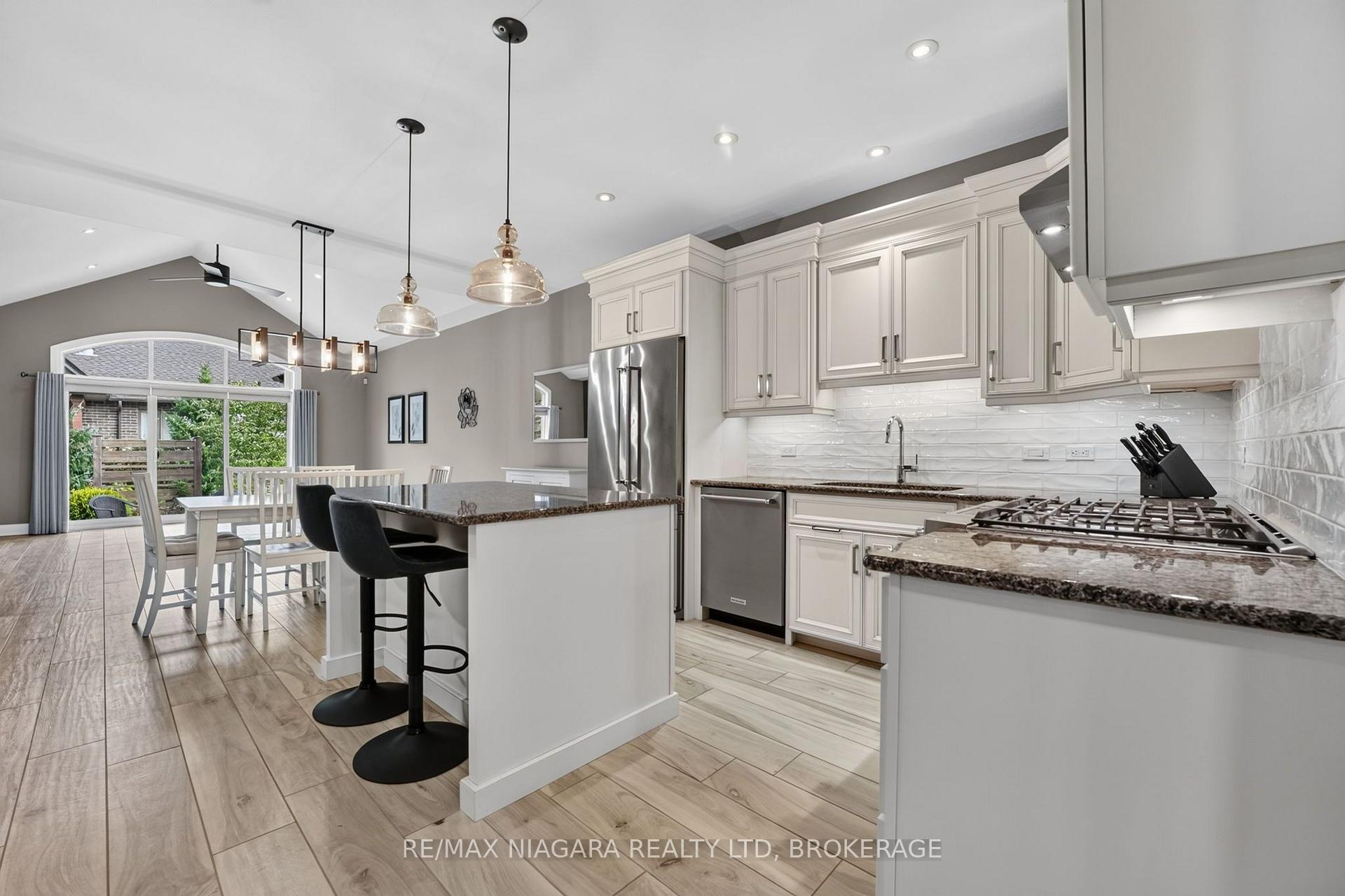 Photo 10 of 84 Ganton Trail, Welland, Hwy 406/Welland — HOMEH