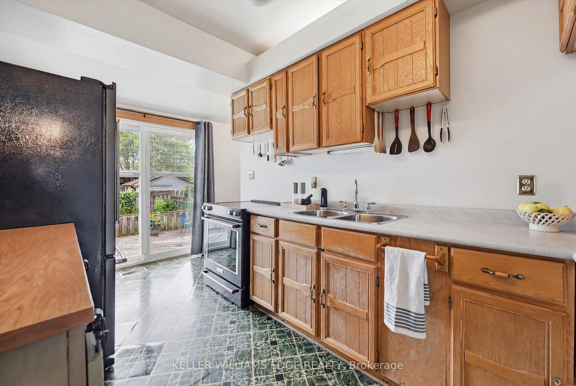 Photo 15 of 144 Campbell Avenue, Hamilton, Crown Point — HOMEH