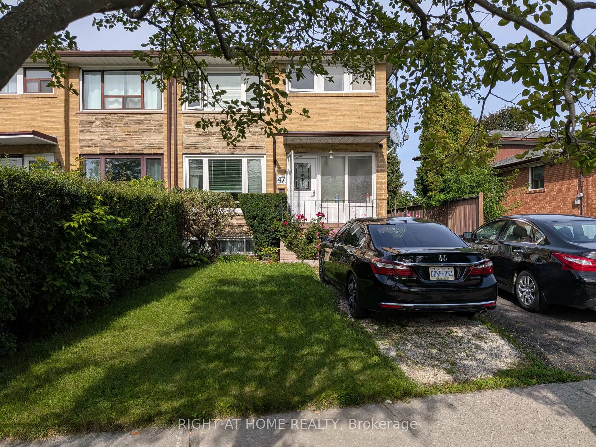 Photo 4 of 47 Roywood Drive, North York, Parkwoods-Donalda — HOMEH