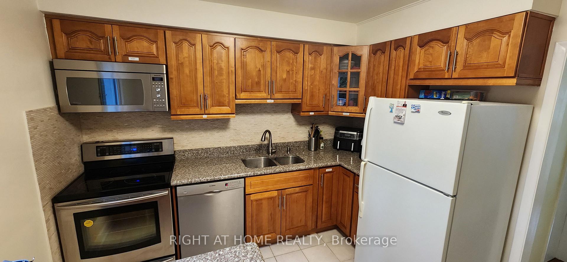Photo 14 of 47 Roywood Drive, North York, Parkwoods-Donalda — HOMEH
