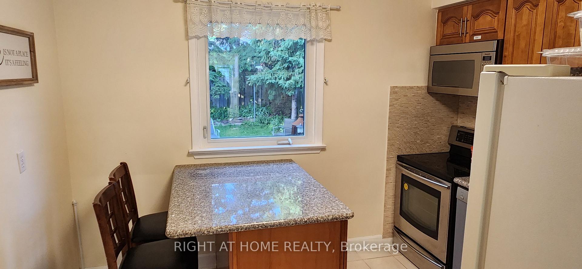 Photo 15 of 47 Roywood Drive, North York, Parkwoods-Donalda — HOMEH