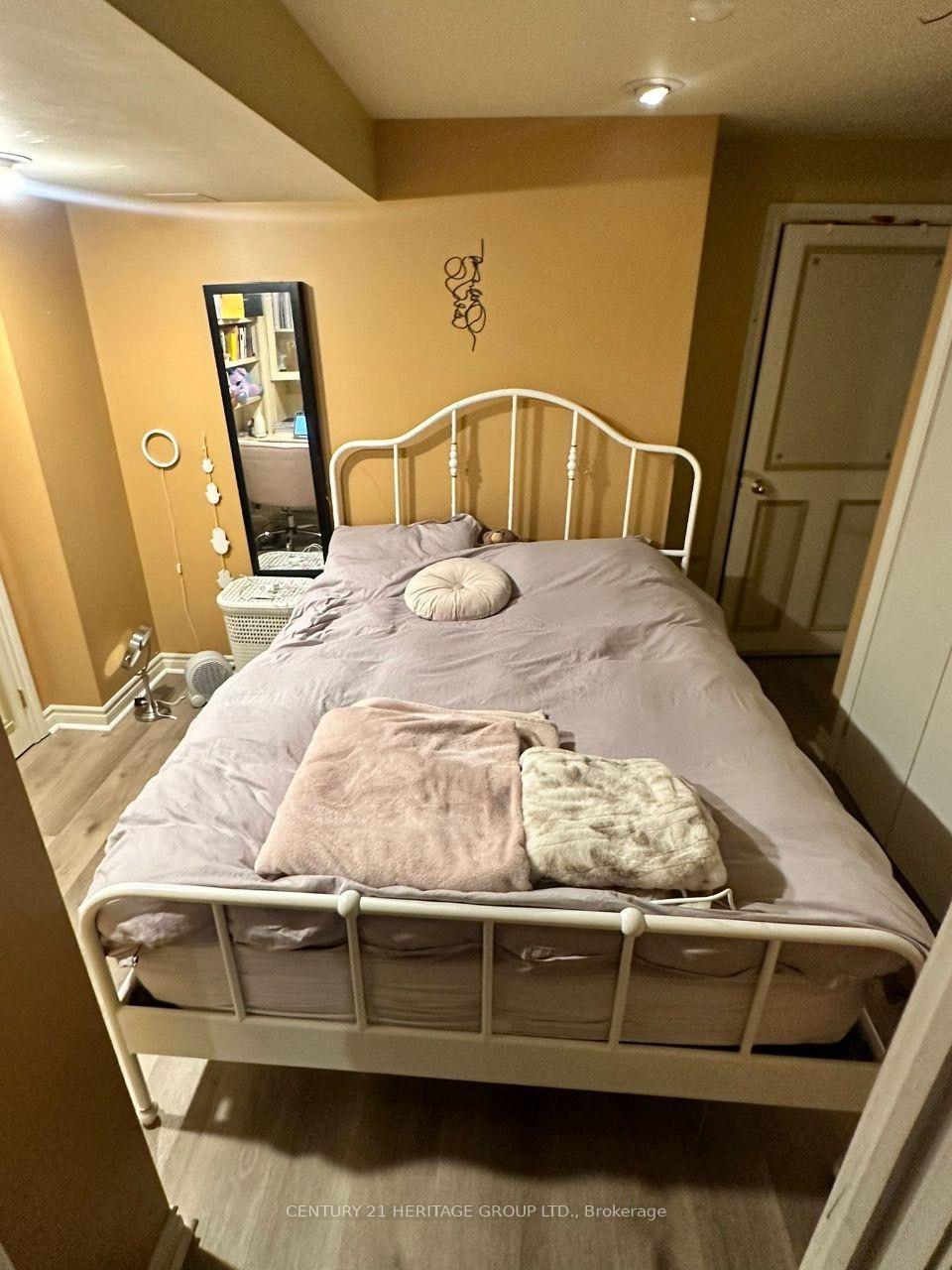 Photo 2 of Unit Bsmt, 71 Primeau Drive, Aurora, Aurora Grove — HOMEH
