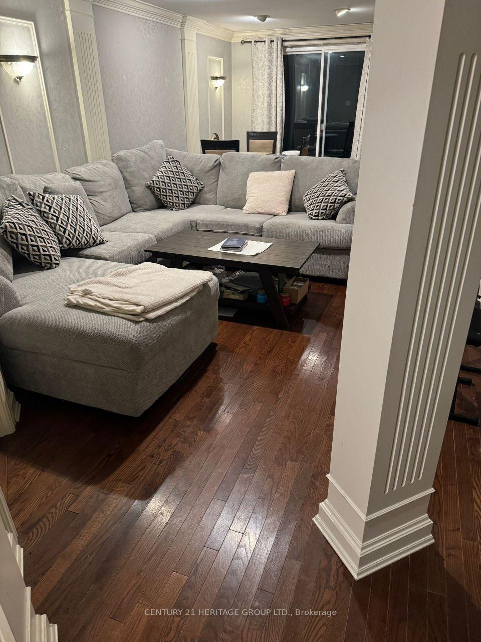Photo 3 of Unit Bsmt, 71 Primeau Drive, Aurora, Aurora Grove — HOMEH