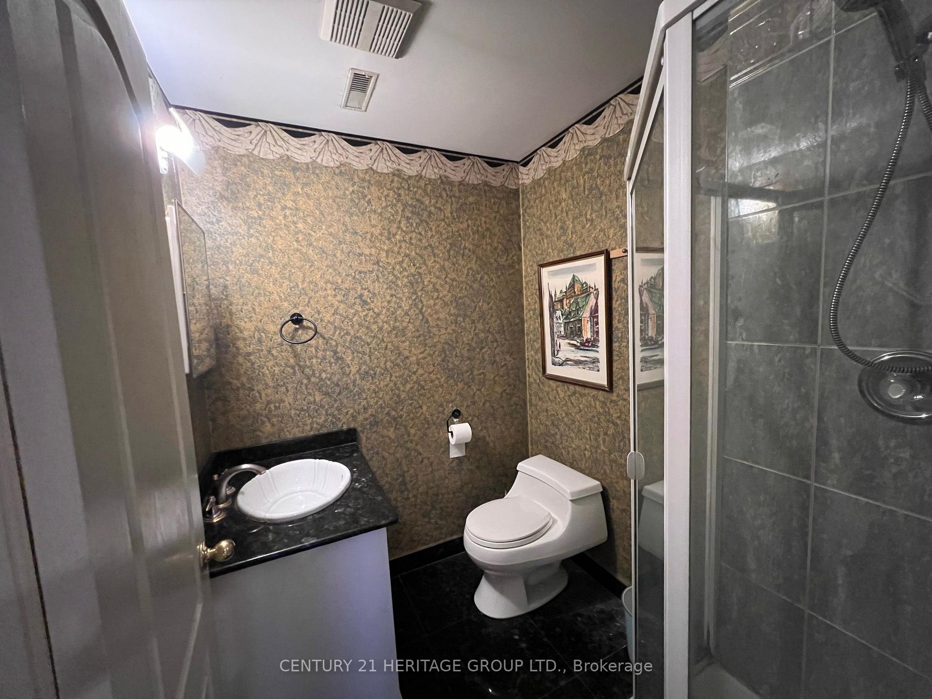 Photo 5 of Unit Bsmt, 71 Primeau Drive, Aurora, Aurora Grove — HOMEH