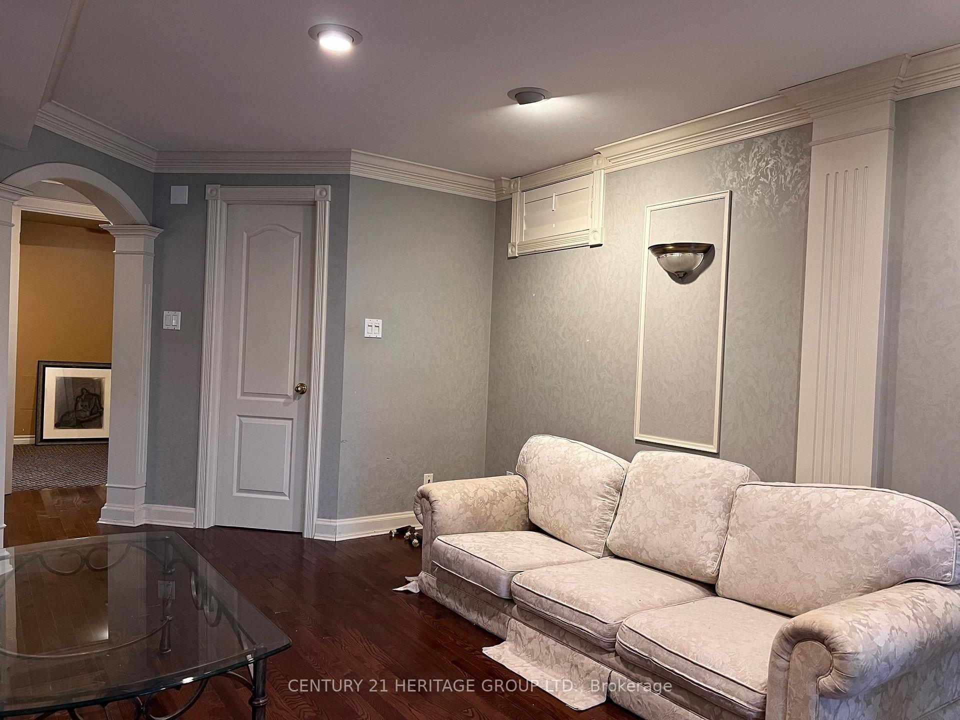 Photo 8 of Unit Bsmt, 71 Primeau Drive, Aurora, Aurora Grove — HOMEH