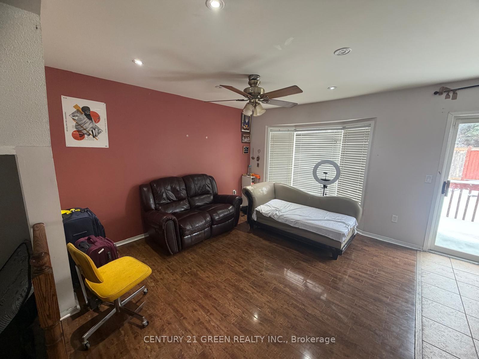 Photo 3 of Unit Main & 2nd Level, 68 Seaside Circle, Brampton, Sandringham-Wellington — HOMEH
