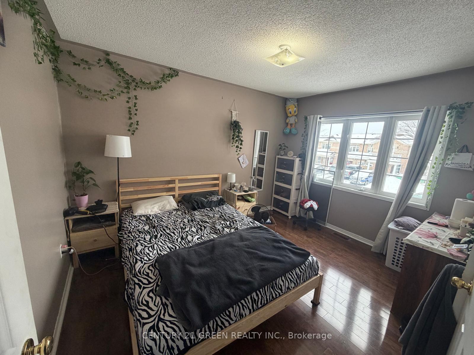Photo 12 of Unit Main & 2nd Level, 68 Seaside Circle, Brampton, Sandringham-Wellington — HOMEH