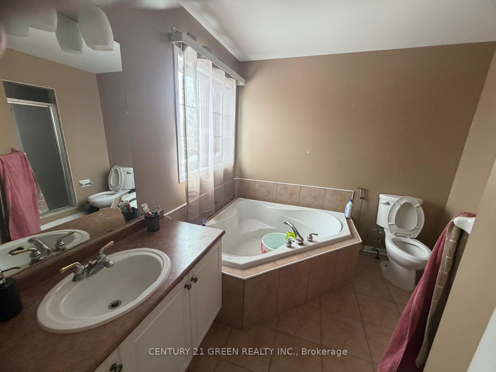 Photo 16 of Unit Main & 2nd Level, 68 Seaside Circle, Brampton, Sandringham-Wellington — HOMEH