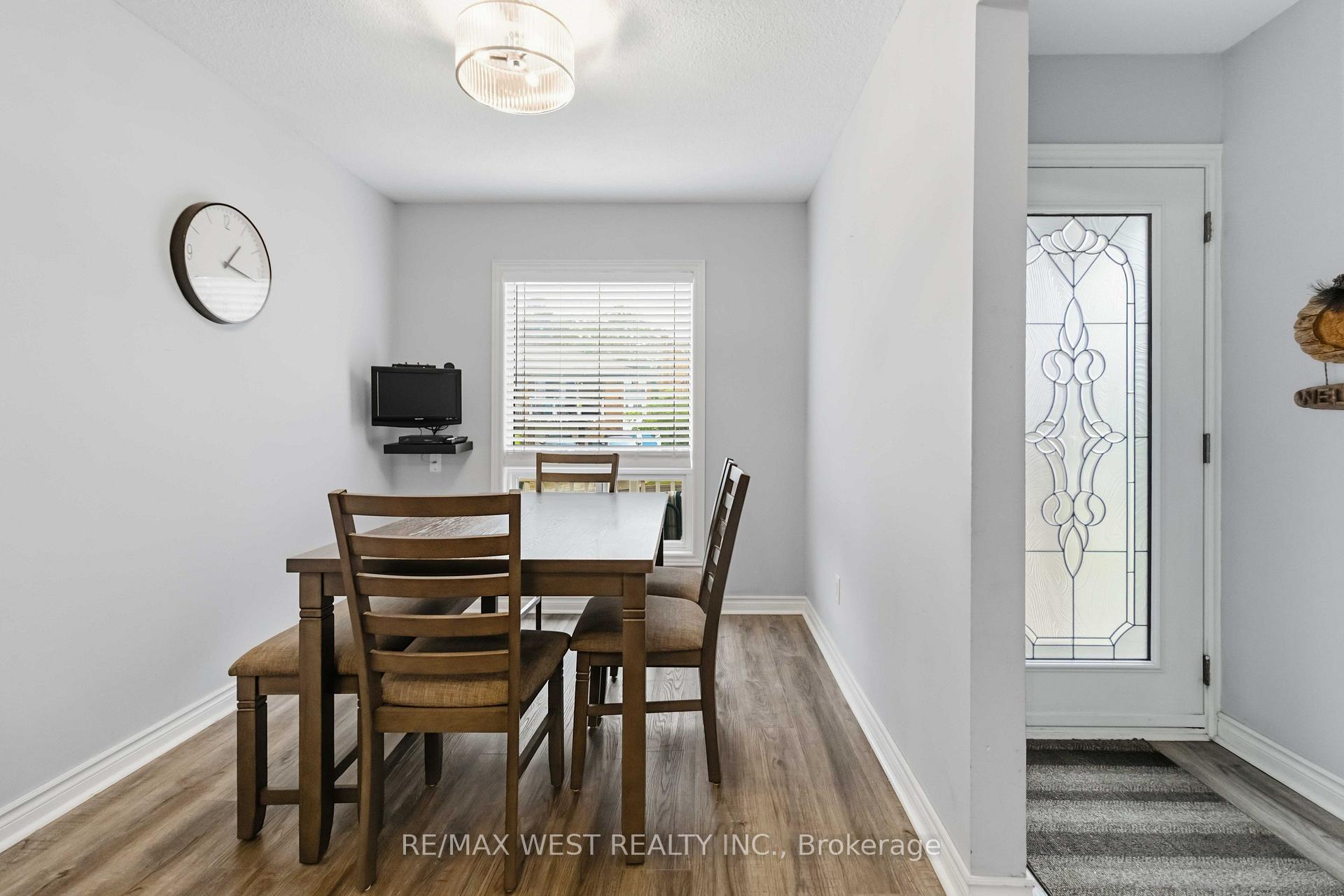 Photo 3 of 41 Winterfold Dr, Brampton, Madoc — HOMEH