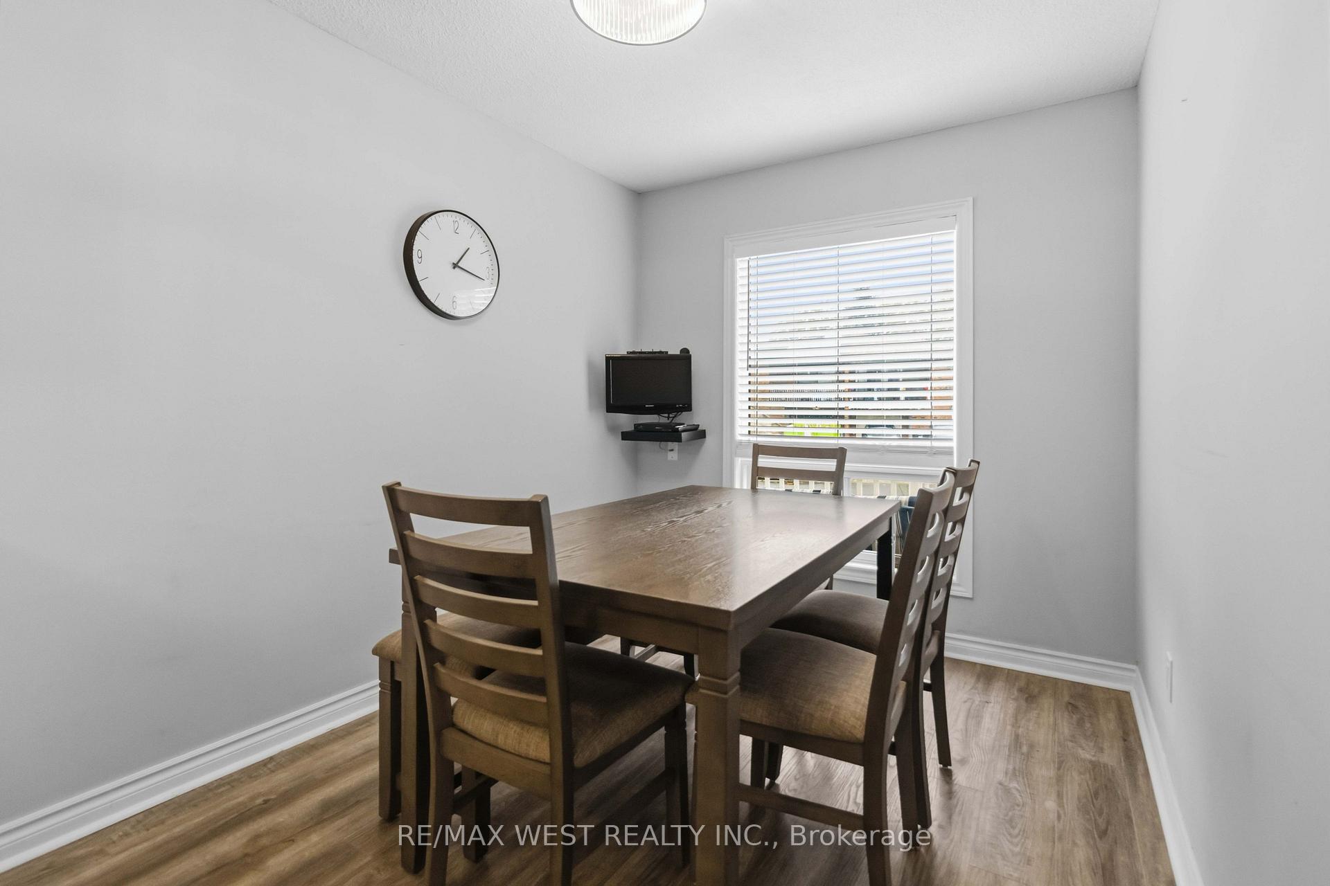 Photo 4 of 41 Winterfold Dr, Brampton, Madoc — HOMEH