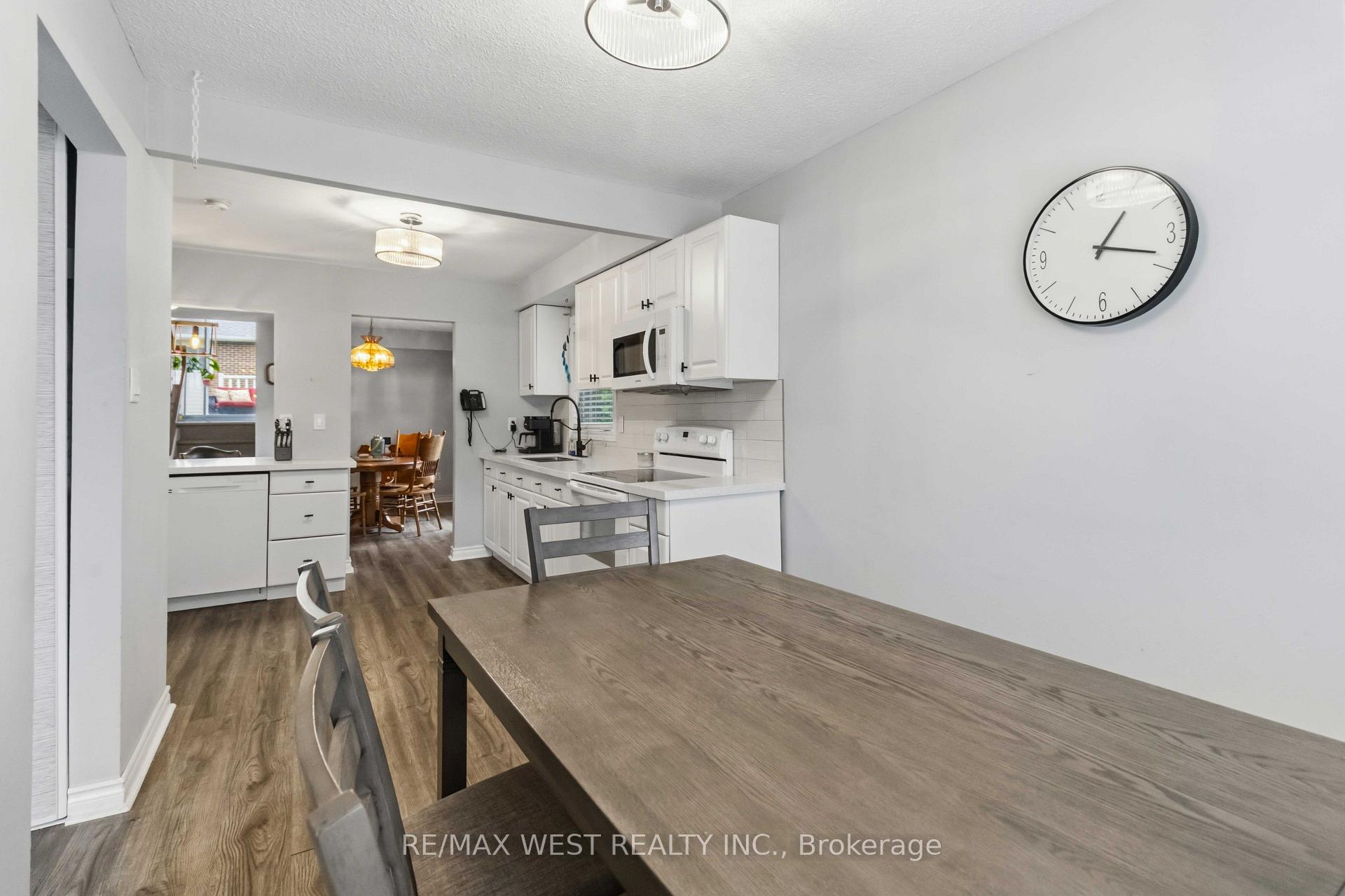 Photo 5 of 41 Winterfold Dr, Brampton, Madoc — HOMEH