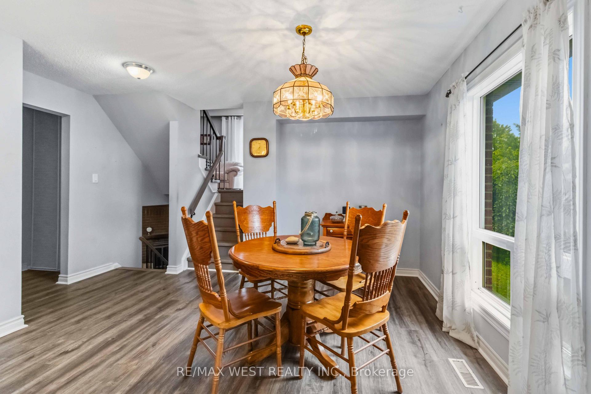 Photo 8 of 41 Winterfold Dr, Brampton, Madoc — HOMEH