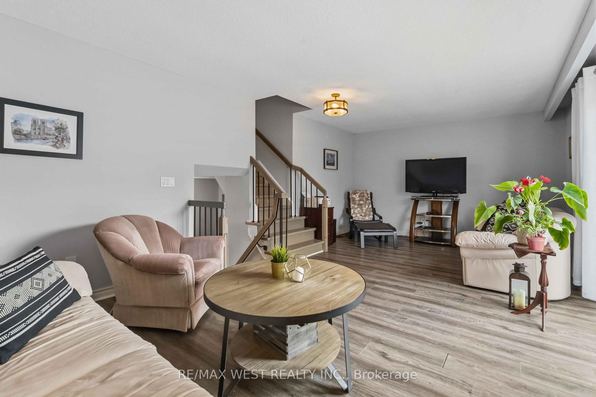 Photo 12 of 41 Winterfold Dr, Brampton, Madoc — HOMEH