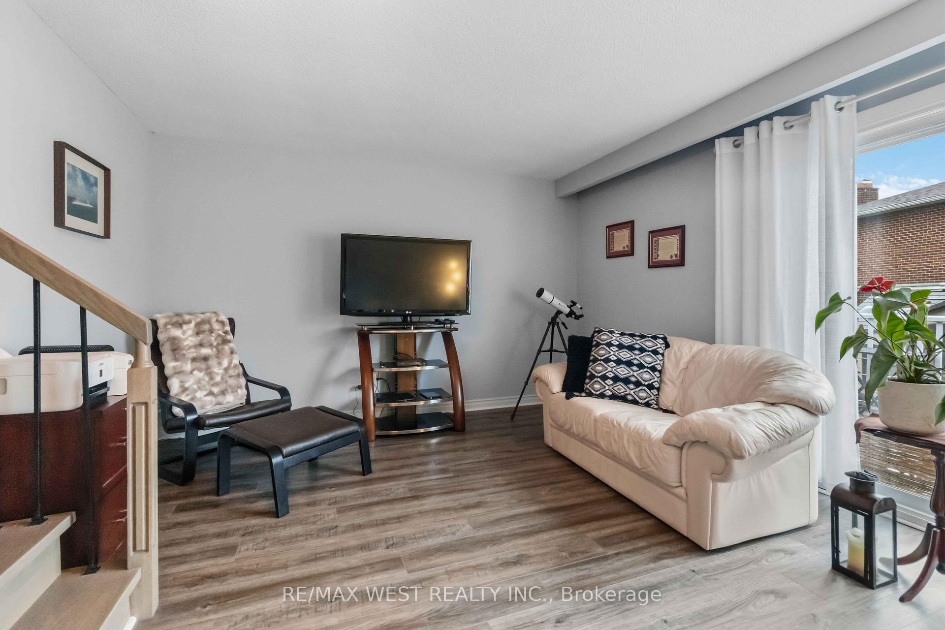 Photo 13 of 41 Winterfold Dr, Brampton, Madoc — HOMEH