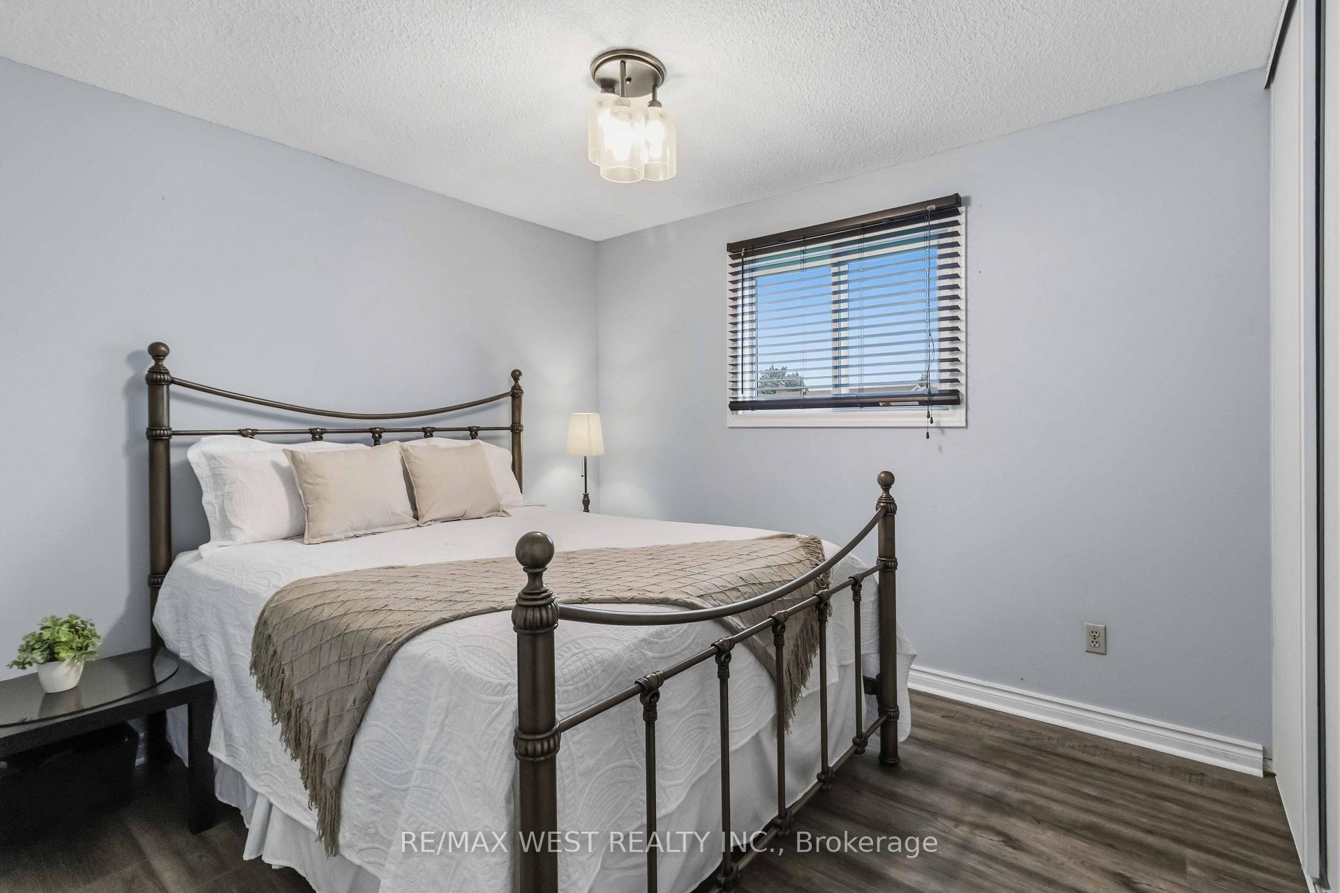 Photo 15 of 41 Winterfold Dr, Brampton, Madoc — HOMEH