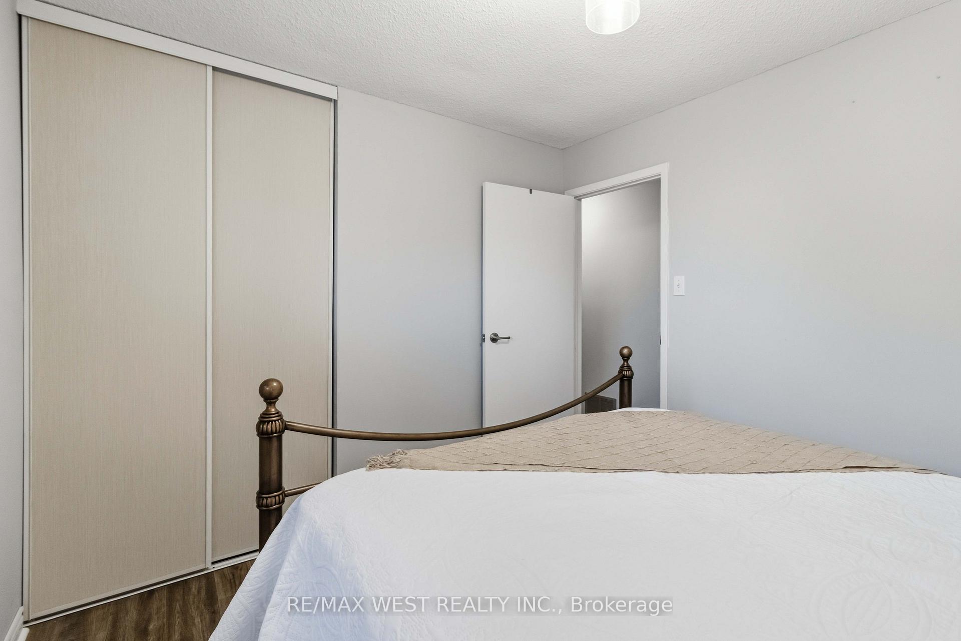 Photo 16 of 41 Winterfold Dr, Brampton, Madoc — HOMEH