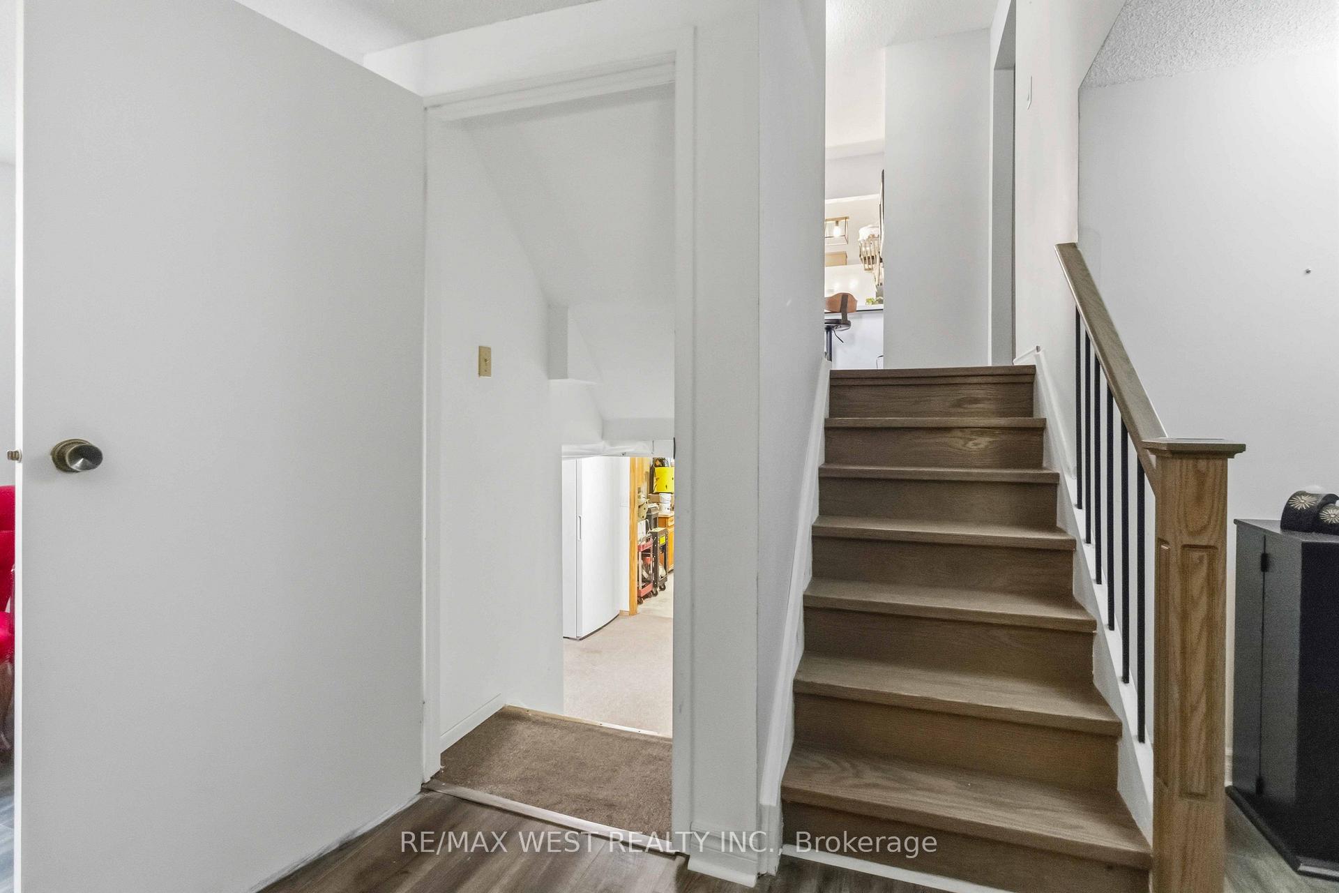 Photo 23 of 41 Winterfold Dr, Brampton, Madoc — HOMEH