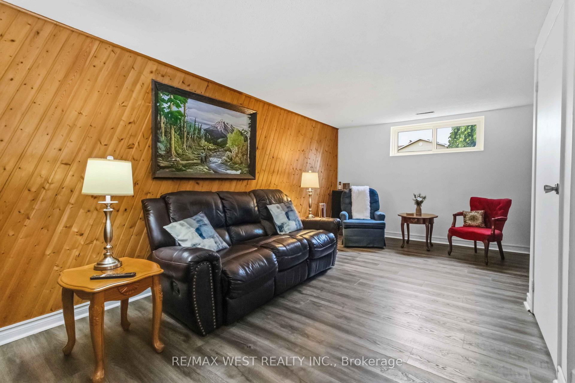 Photo 24 of 41 Winterfold Dr, Brampton, Madoc — HOMEH