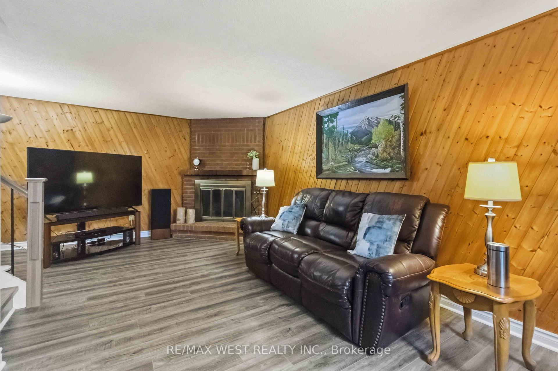 Photo 25 of 41 Winterfold Dr, Brampton, Madoc — HOMEH