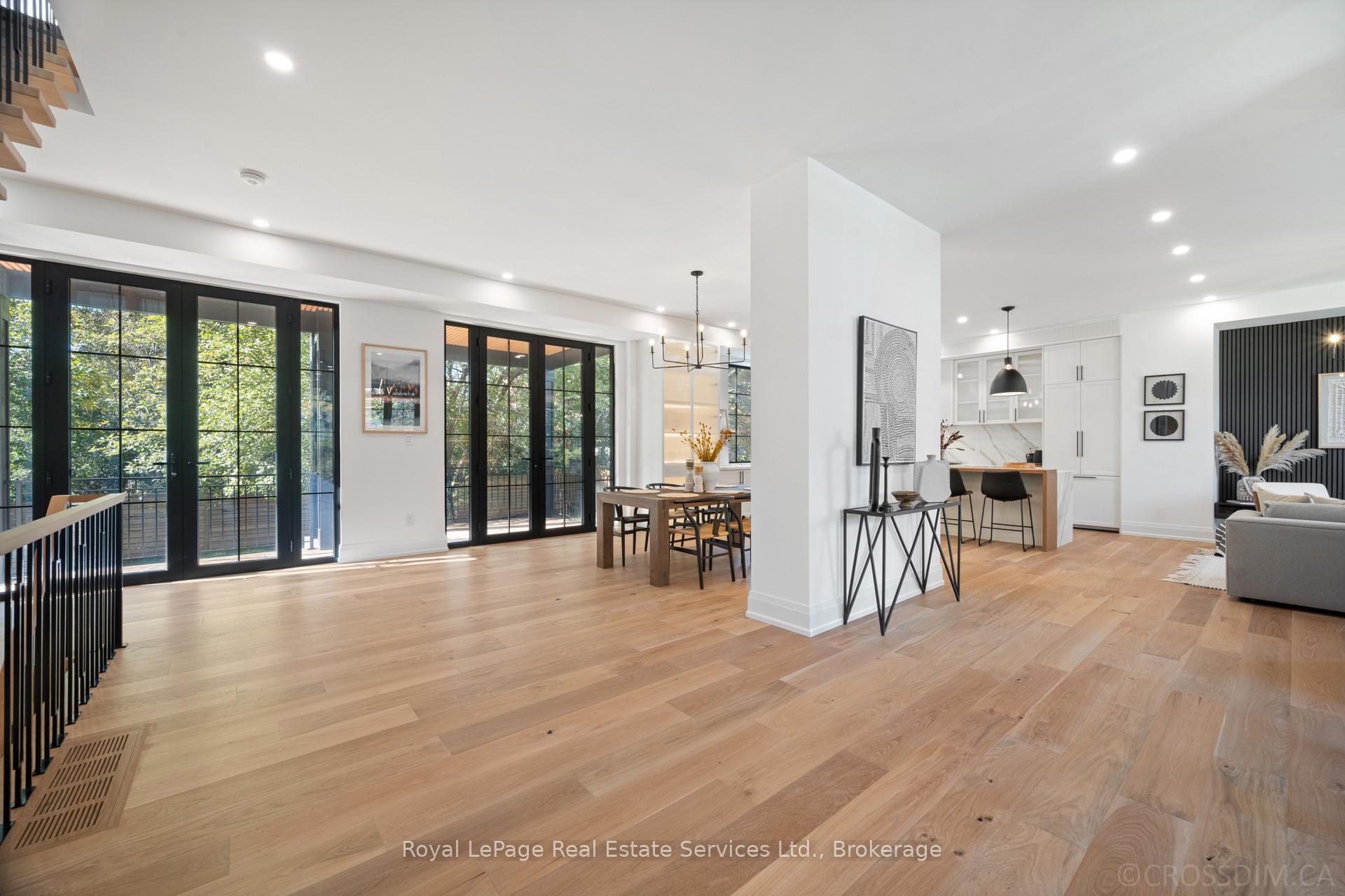 Photo 3 of 480 Scarsdale Crescent, Oakville, West — HOMEH