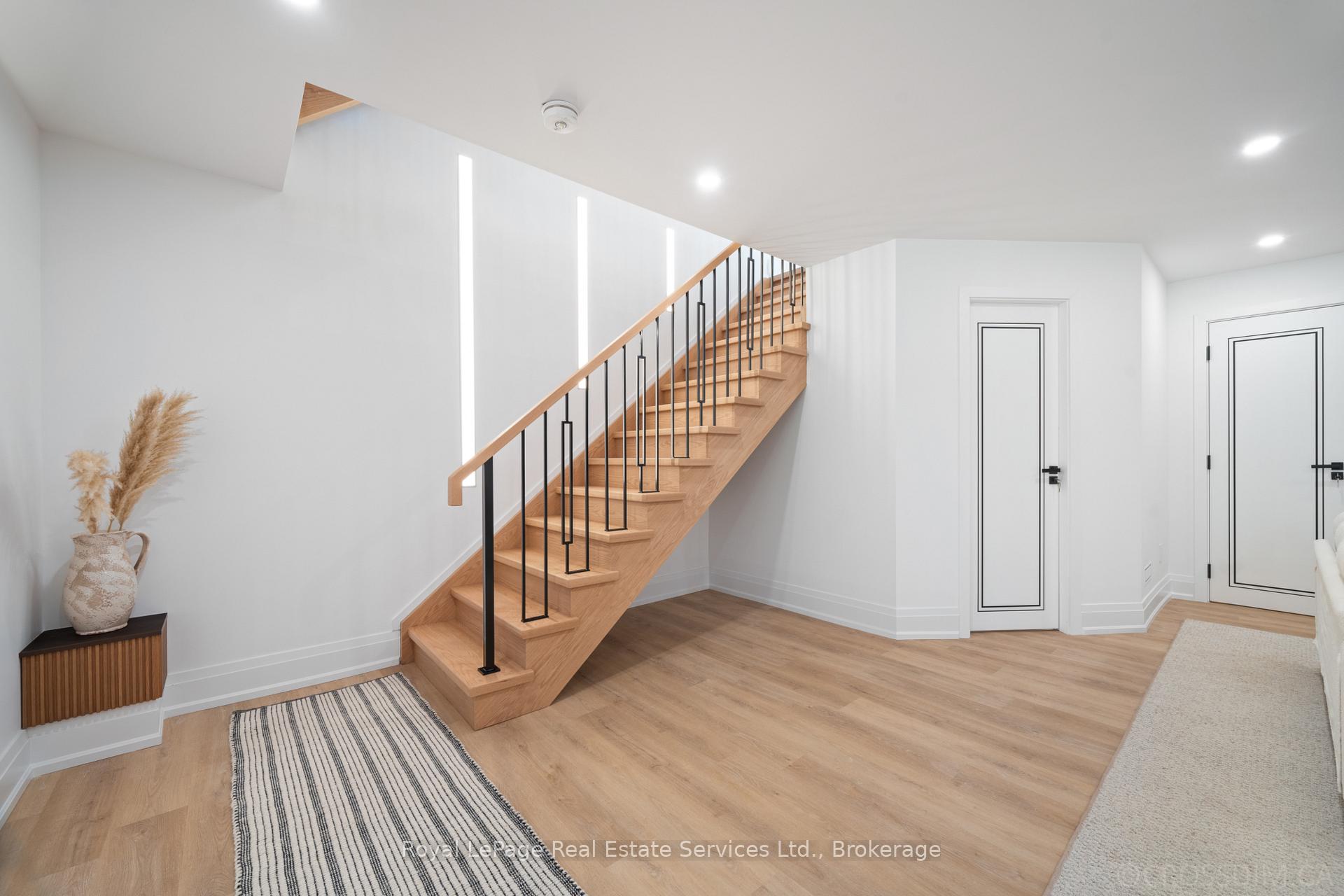 Photo 33 of 480 Scarsdale Crescent, Oakville, West — HOMEH